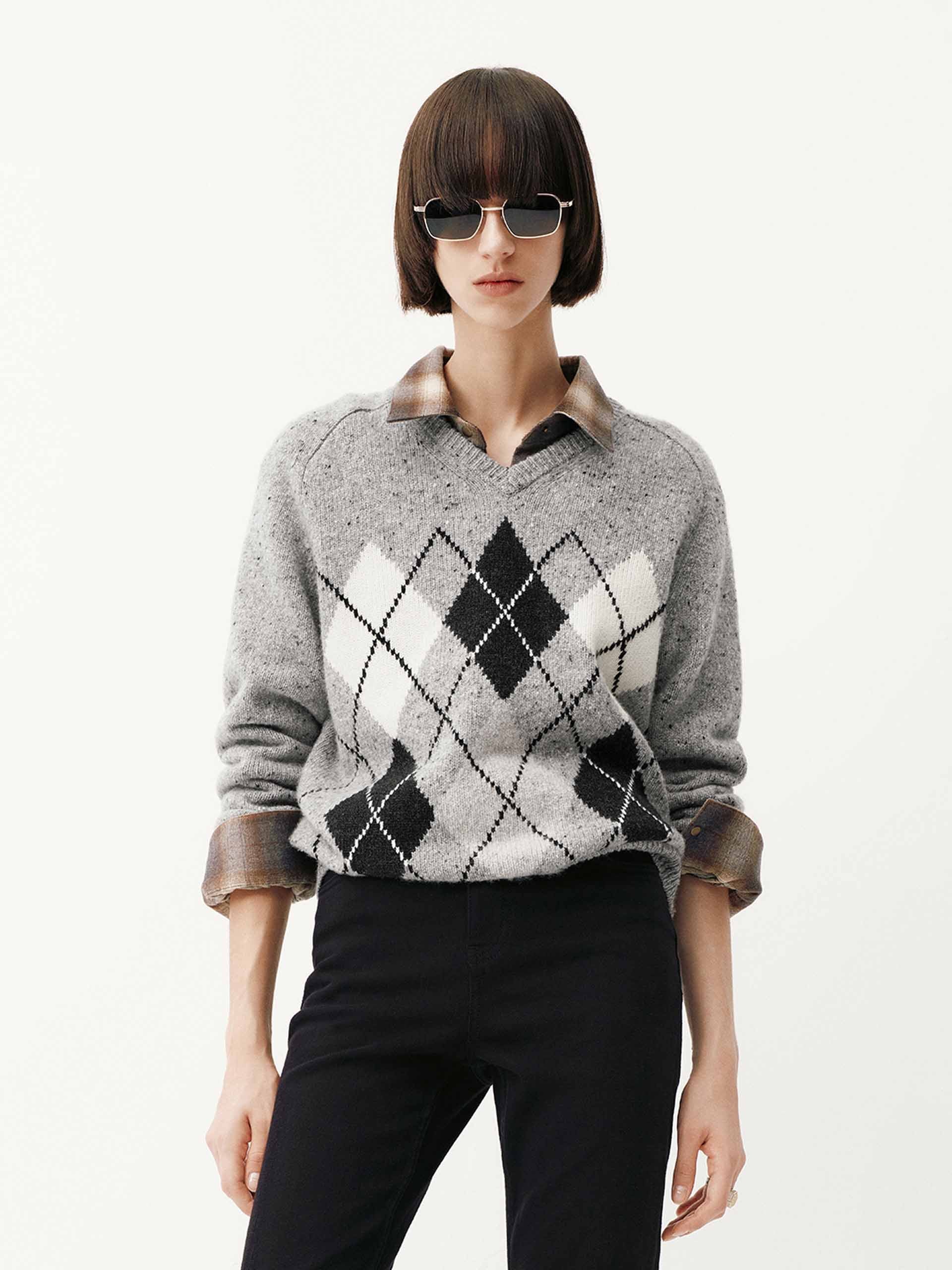 MO&Co. Women's Argyle V-neck Sweater