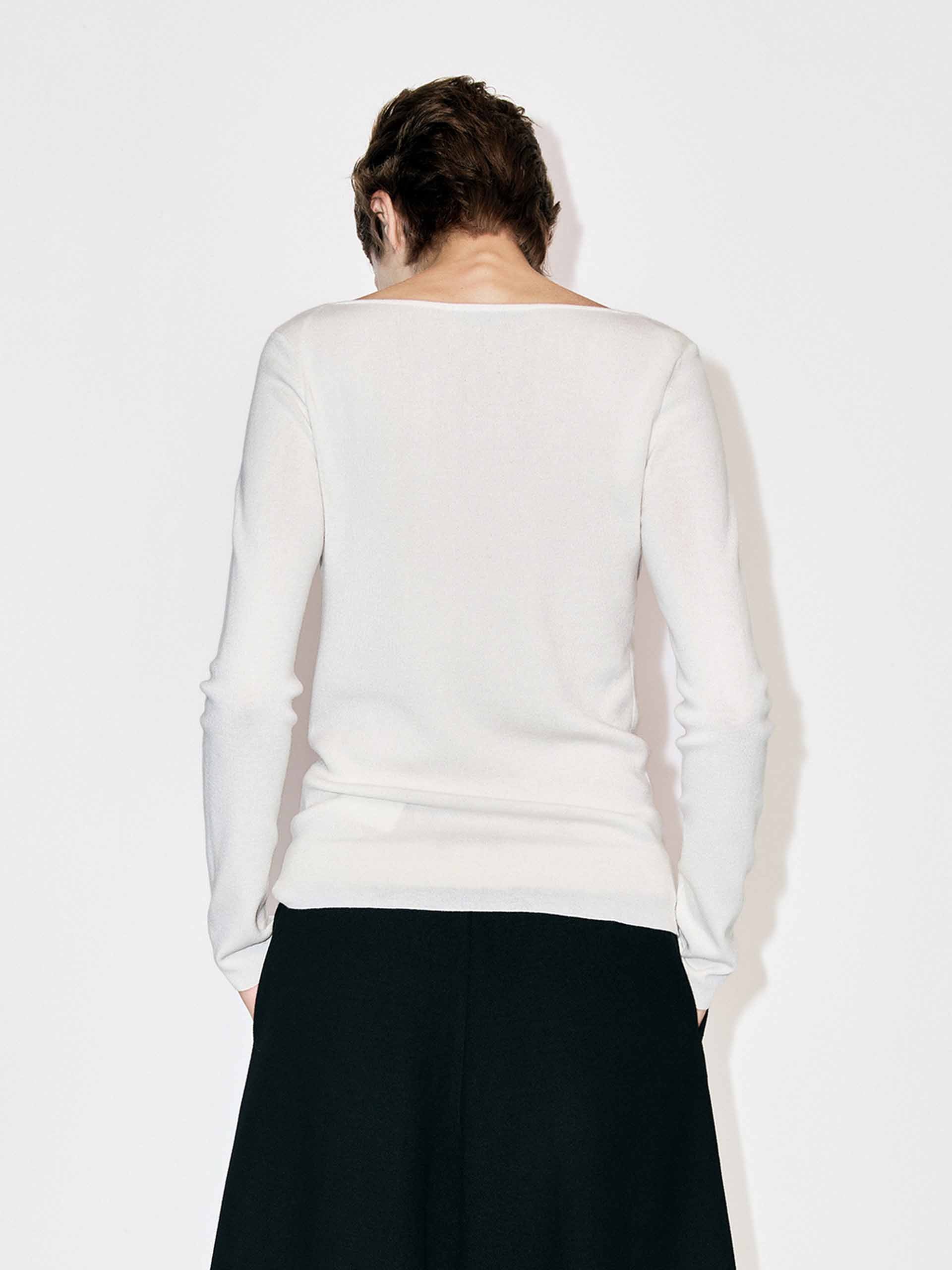 MO&Co. Women's Wool Blend Fitted Long Sleeves Knitted Top in White