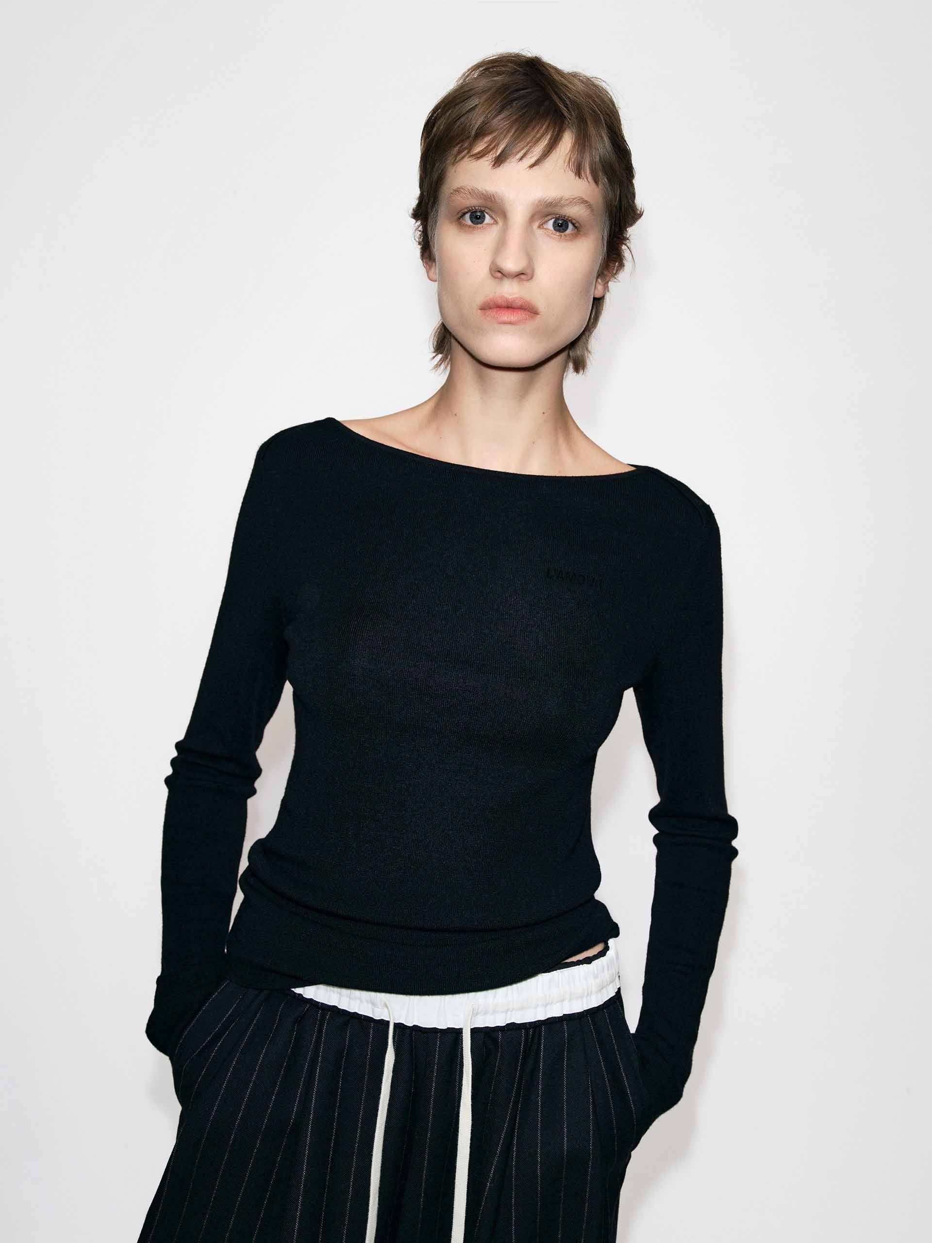 MO&Co. Women's Wool Blend Fitted Long Sleeves Knitted Top in Black