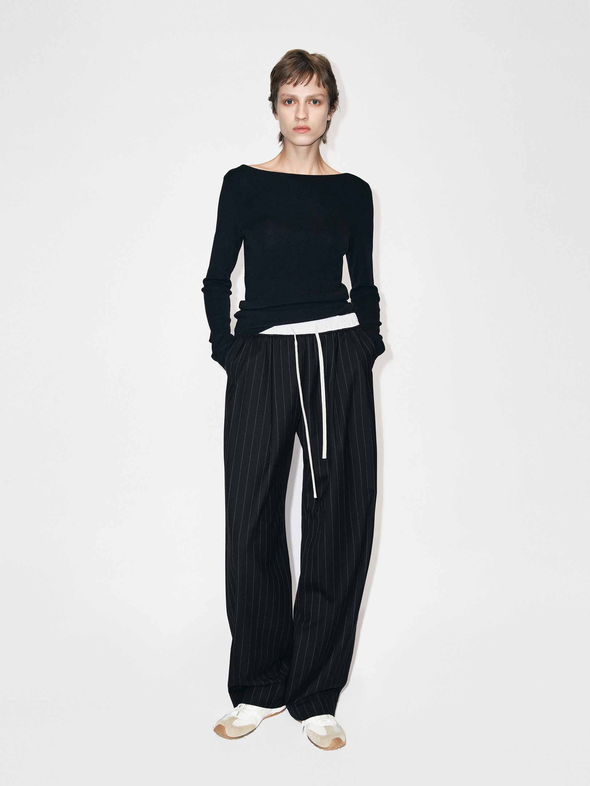 MO&Co. Women's Wool Blend Fitted Long Sleeves Knitted Top in Black