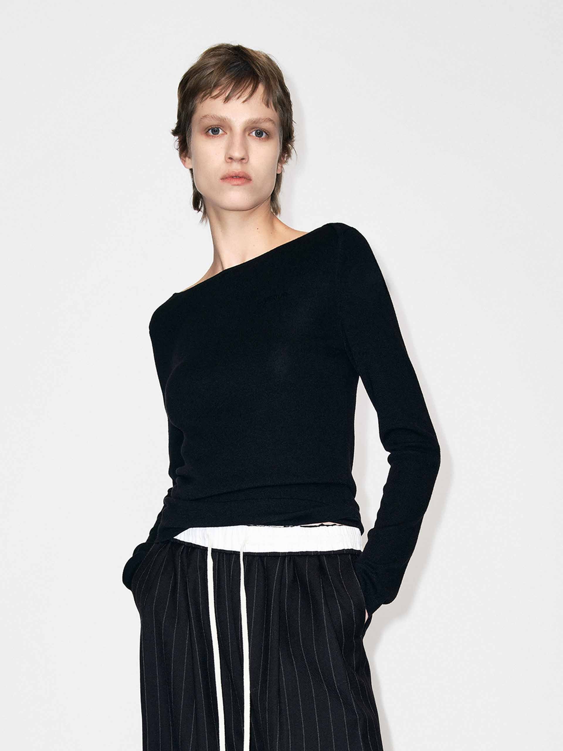 MO&Co. Women's Wool Blend Fitted Long Sleeves Knitted Top in Black