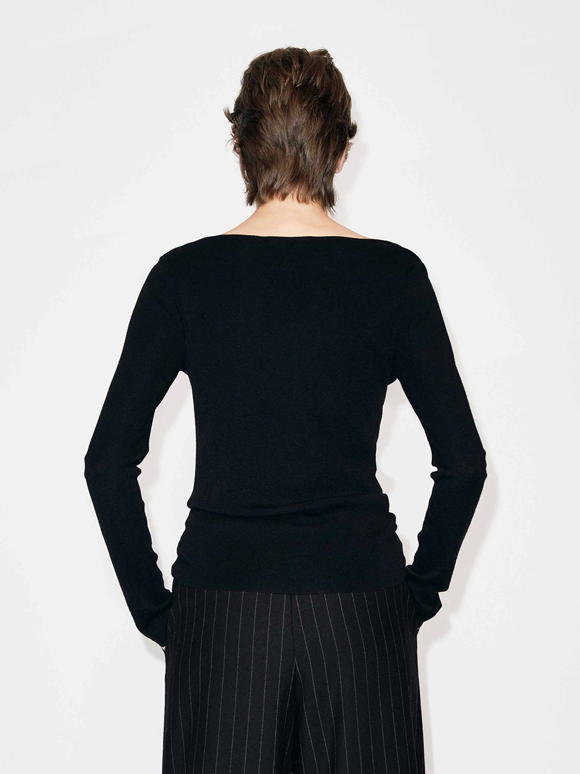 MO&Co. Women's Wool Blend Fitted Long Sleeves Knitted Top in Black