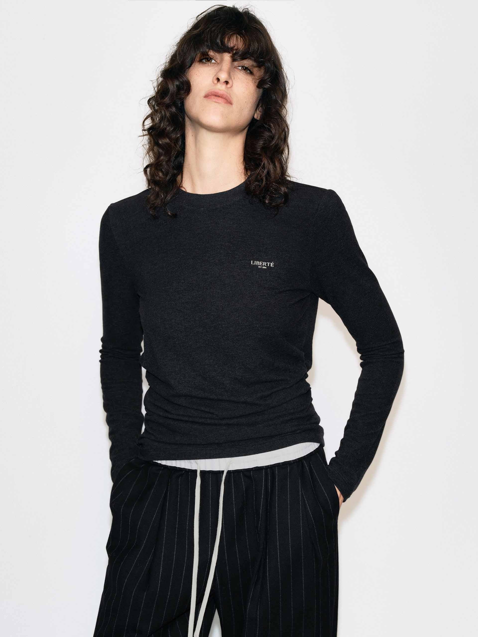 MO&Co. Women's Long Sleeves Fitted Gathered T-shirt in Black