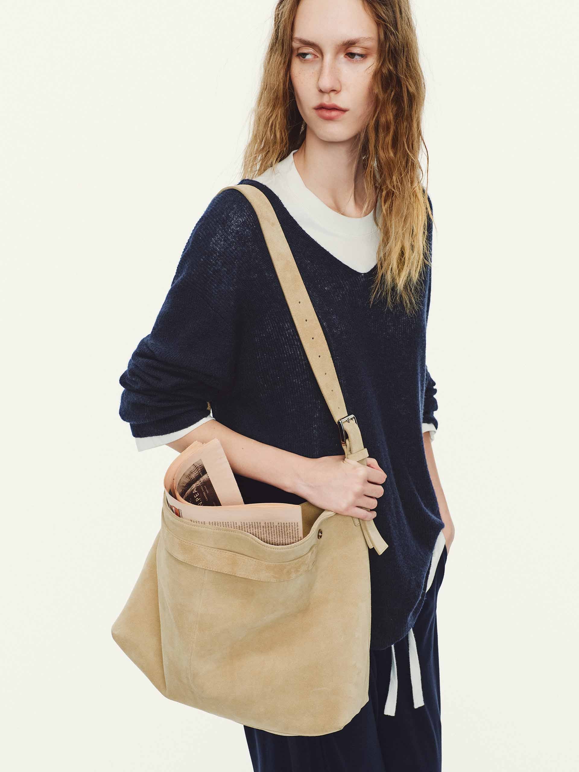 MO&Co. Women's Soft V-Neck Drop Shoulder Knit Sweater in Navy