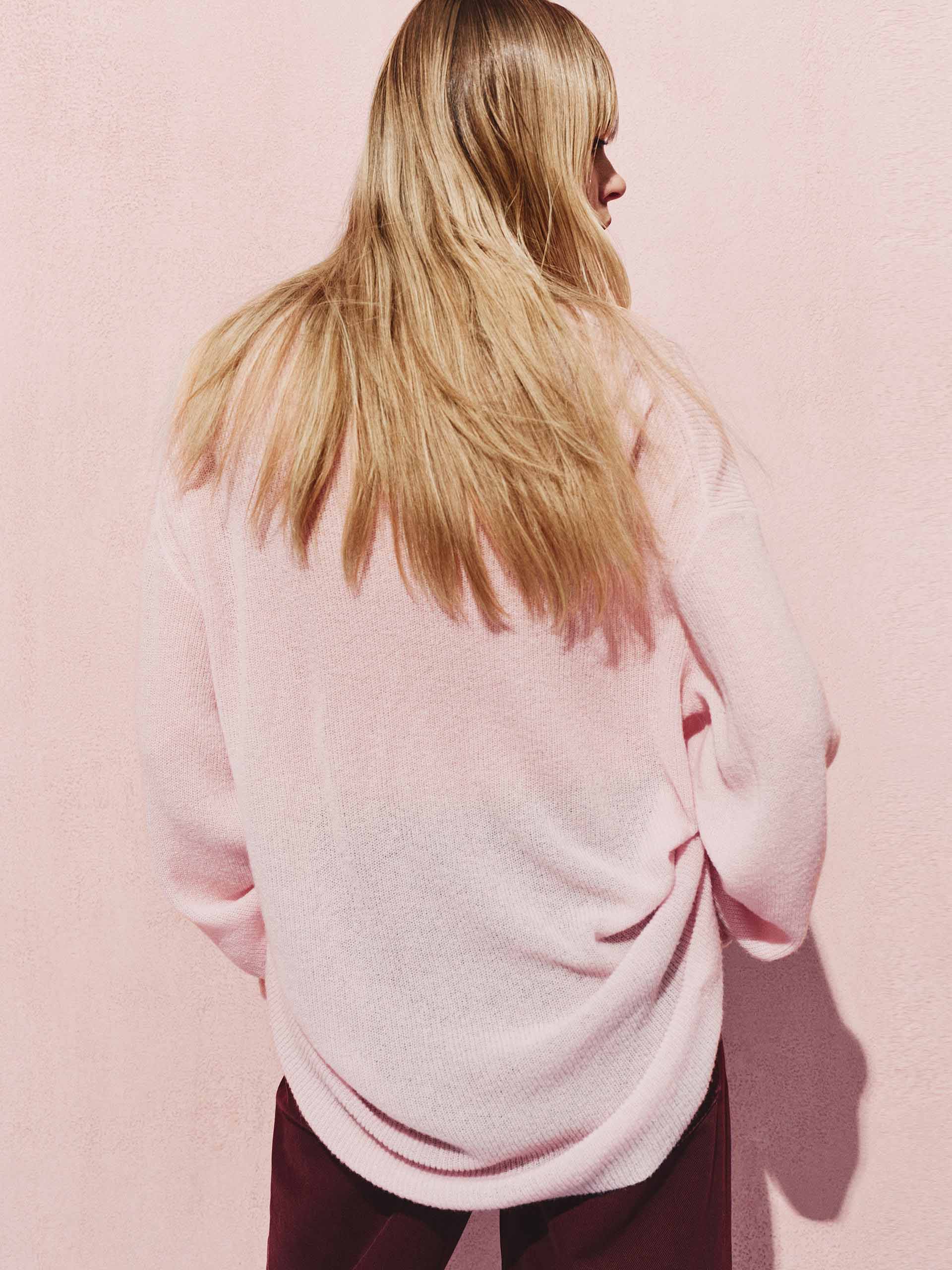 MO&Co. Women's Soft V-Neck Drop Shoulder Knit Sweater in Pink