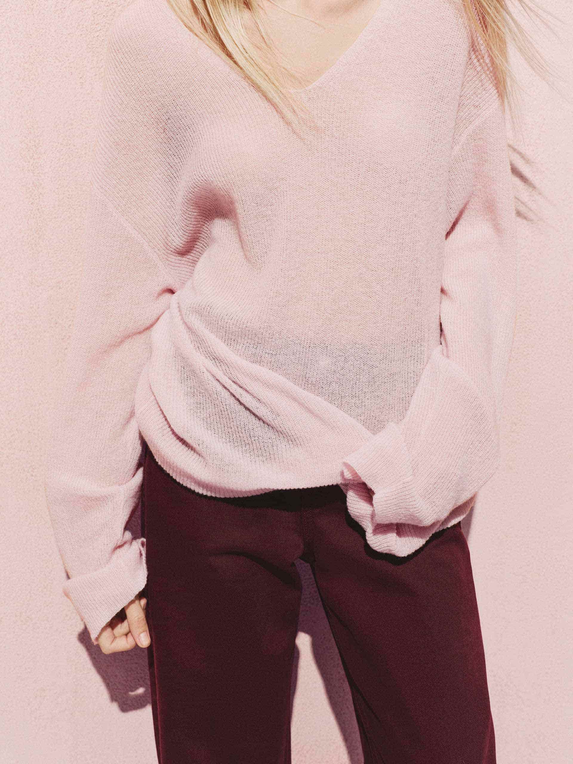 MO&Co. Women's Soft V-Neck Drop Shoulder Knit Sweater in Pink