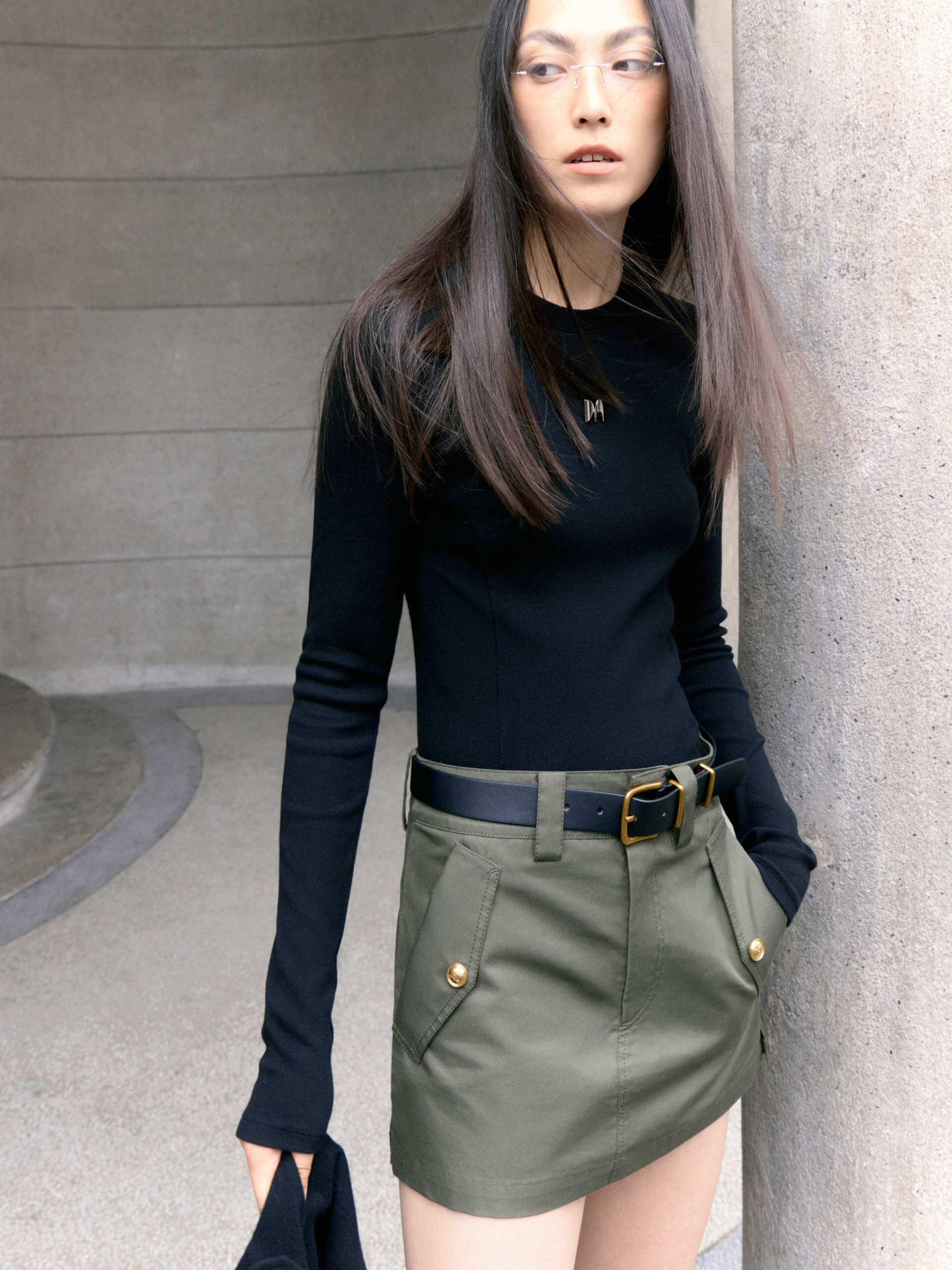 MO&Co. Women's Black Tight Fit Crew Neck Long Sleeve Top in Cotton Blend