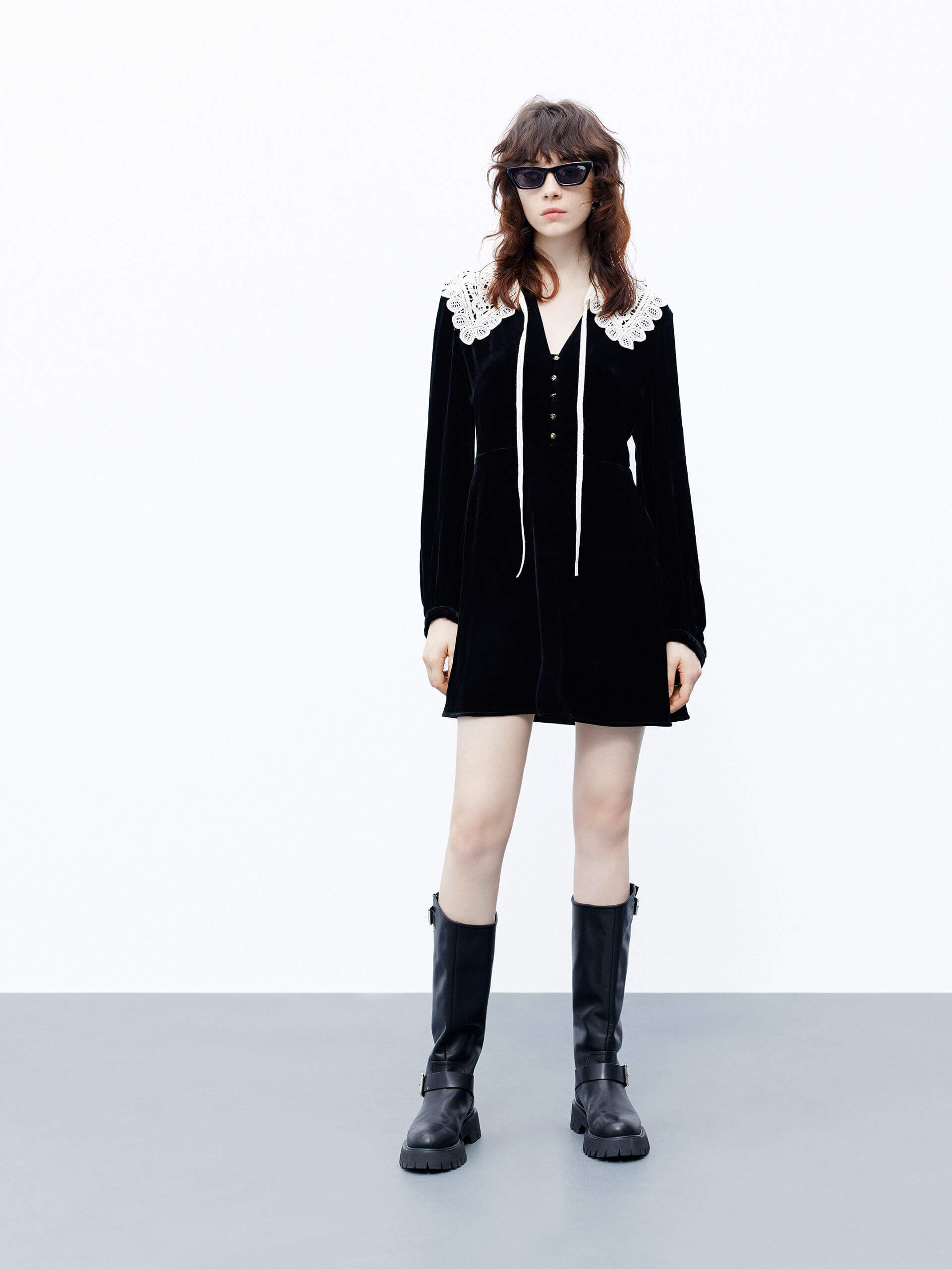 MO&Co. Women's Detachable Lace Collar Long Sleeve Velvet Mini Dress in Black