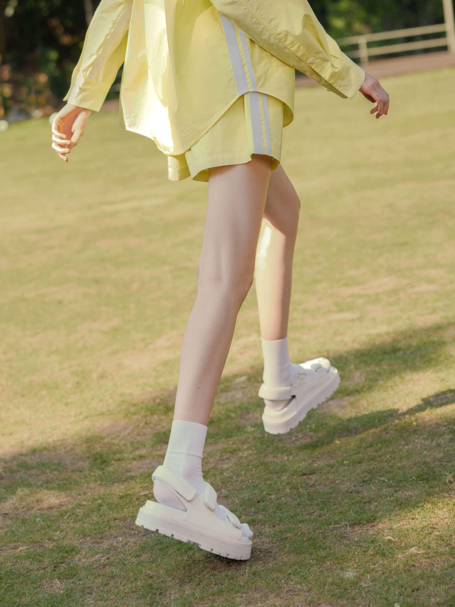 Contrast Trim Drawstring Athleisure Causal Shorts in Yellow