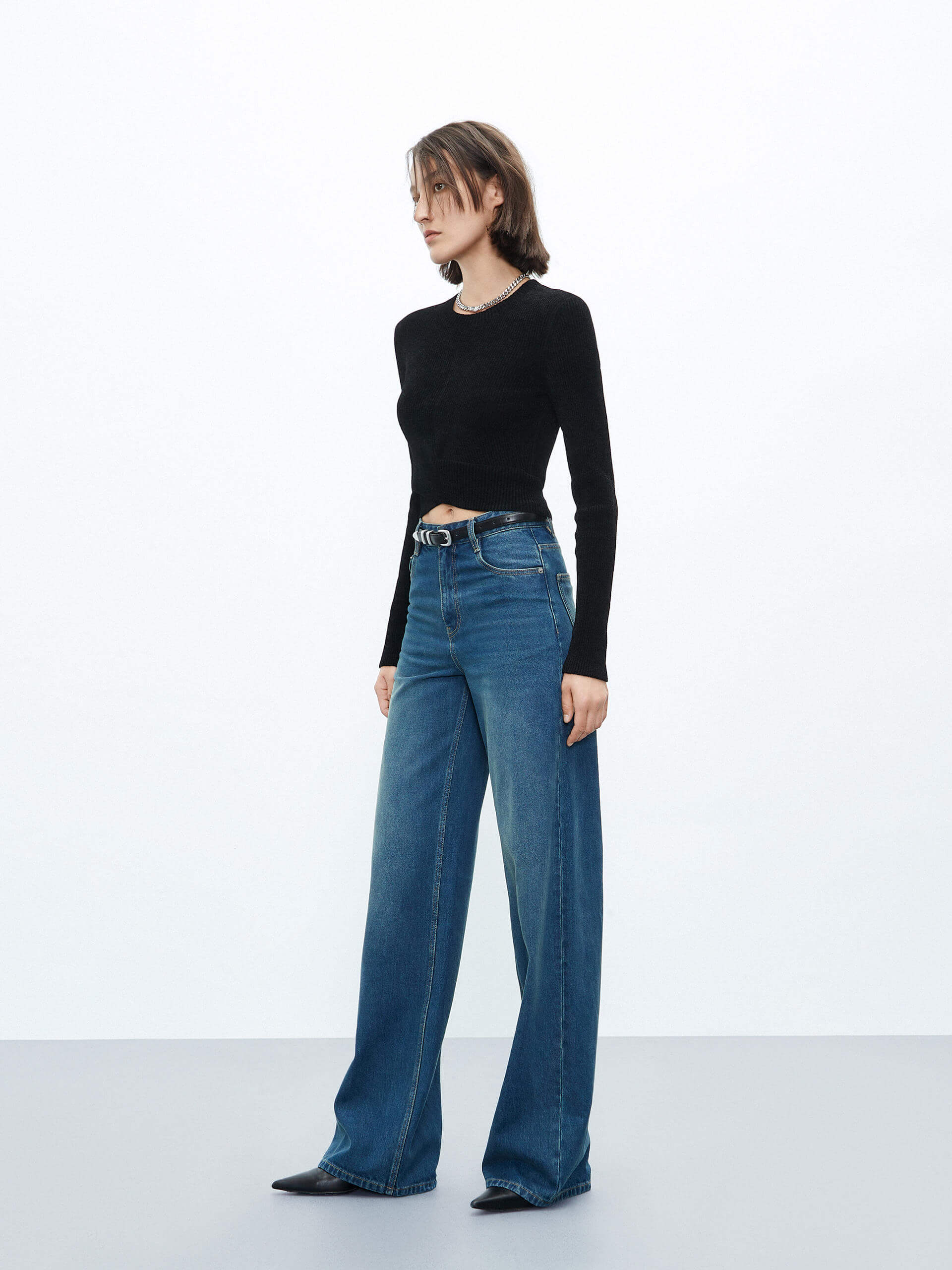 MO&Co. Women's Cross Front Tight Fit Cropped Ribbed Knit Top Long Sleeves in Black