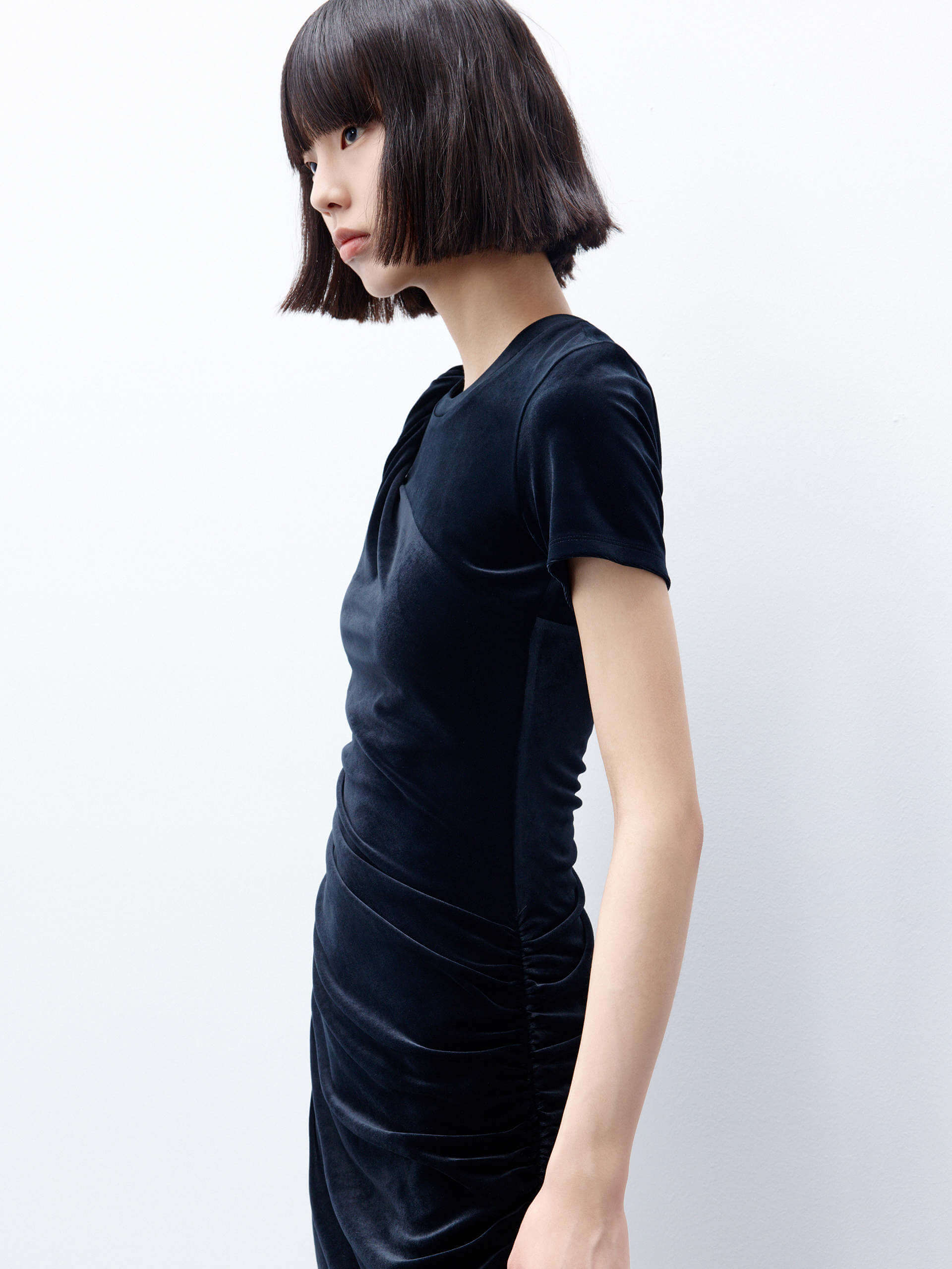 MO&Co. Women's Black Twisted Detail Pleated Mini Dress with Short Sleeves