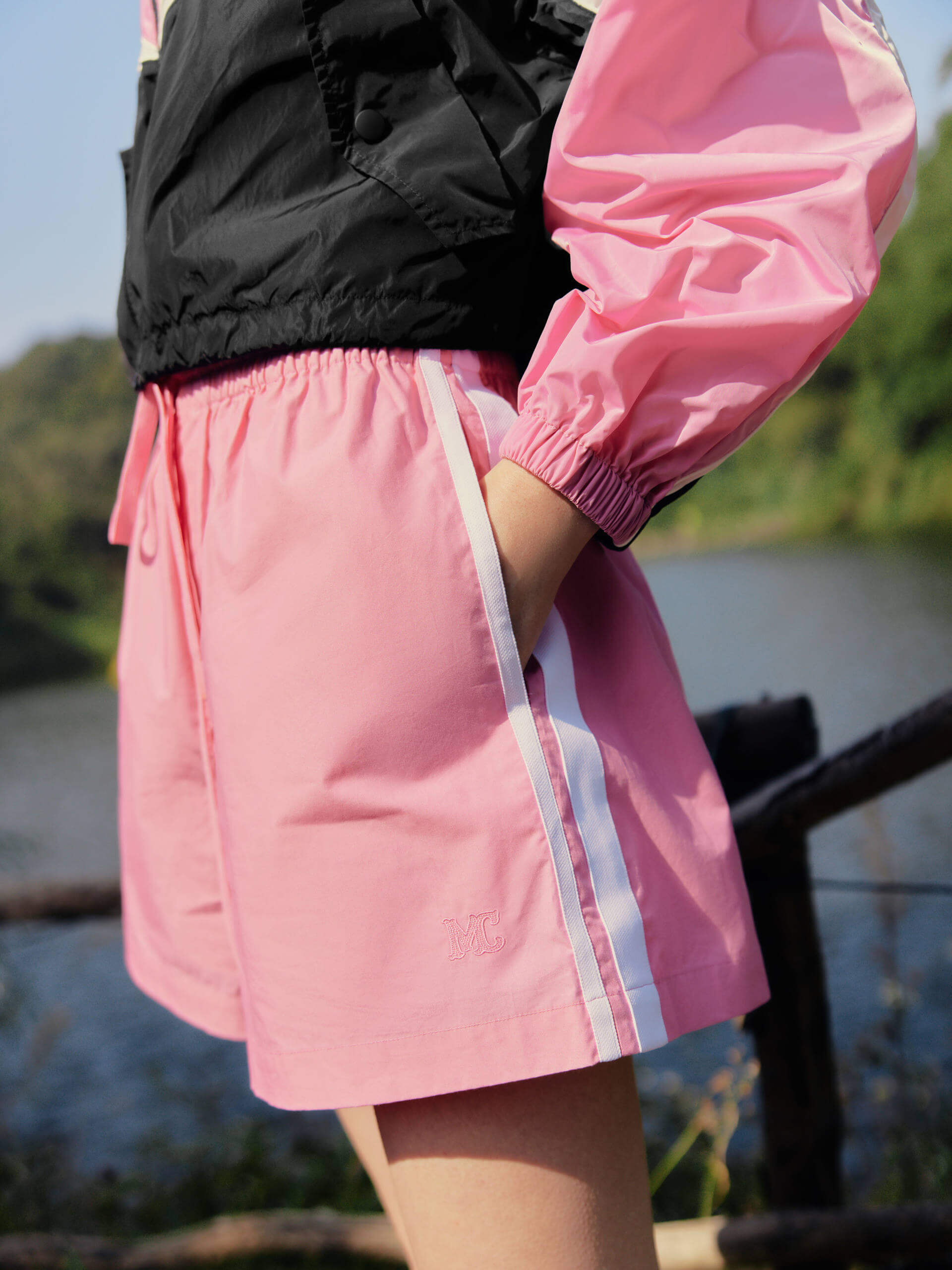 Contrast Trim Drawstring Athleisure Causal Shorts in Pink