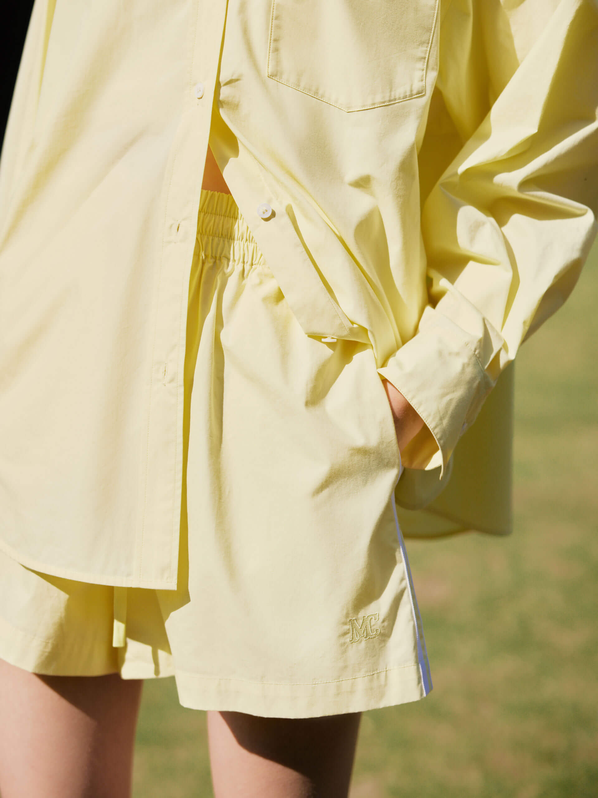 Contrast Trim Drawstring Athleisure Causal Shorts in Yellow