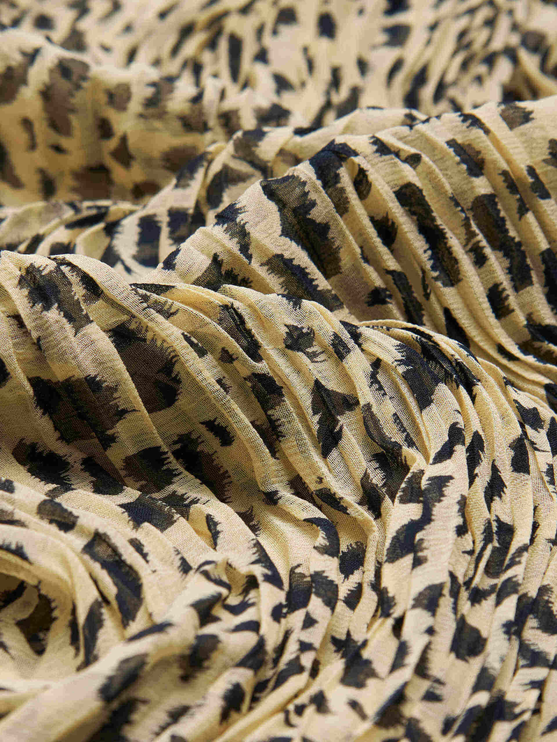 MO&Co. Noir Women's Maxi Leopard Print Skirt. Crafted from 100% silk with ruched pleated details, this skirt exudes luxury and style.