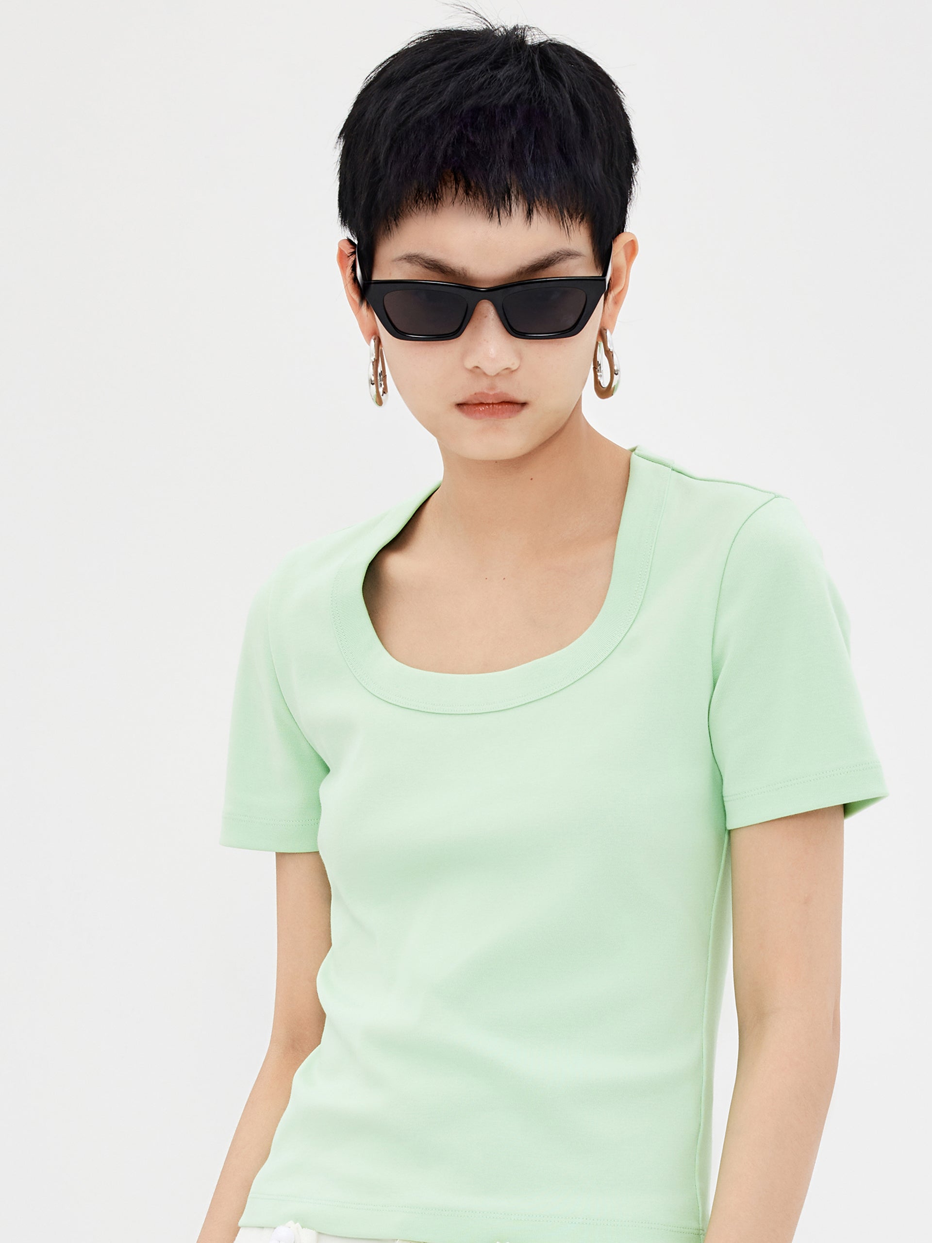 MO&Co. Women's Crewneck Elastic T-shirt Fitted Casual Square Neck