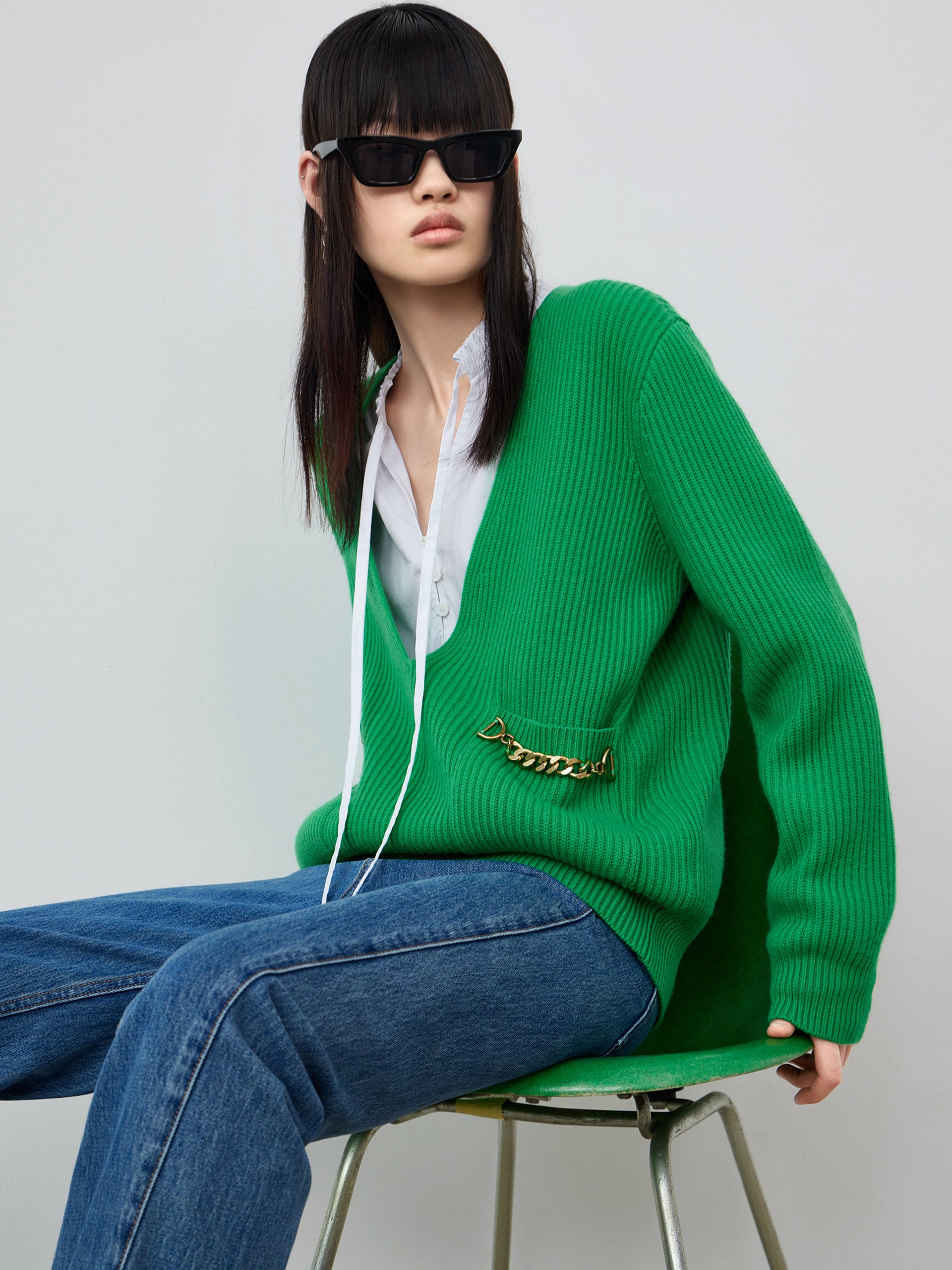 MO&Co. Women's Deep V-neck Sweater Loose Casual Fall Sweaters For Women