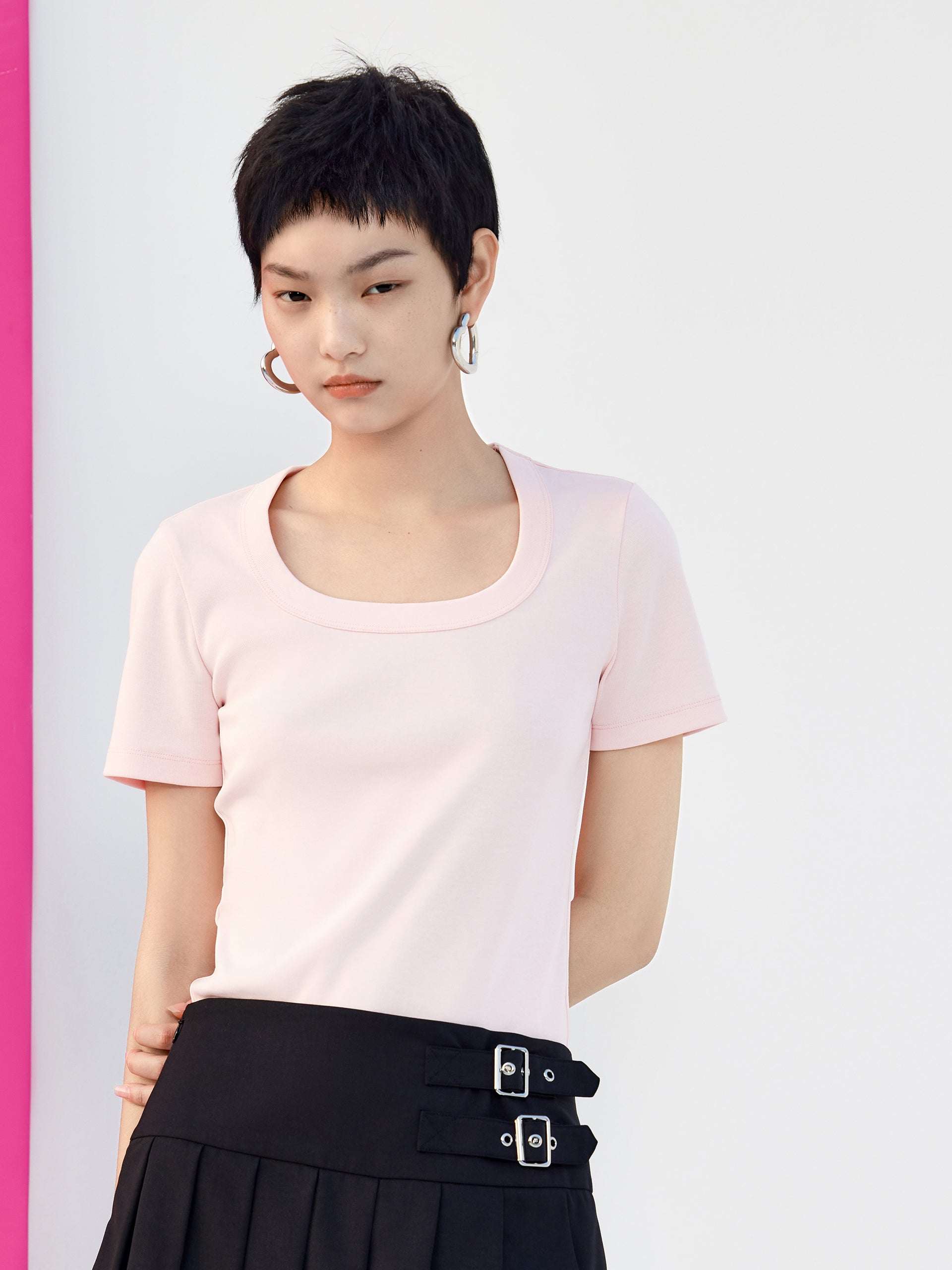 MO&Co. Women's Crewneck Elastic T-shirt Fitted Casual Square Neck