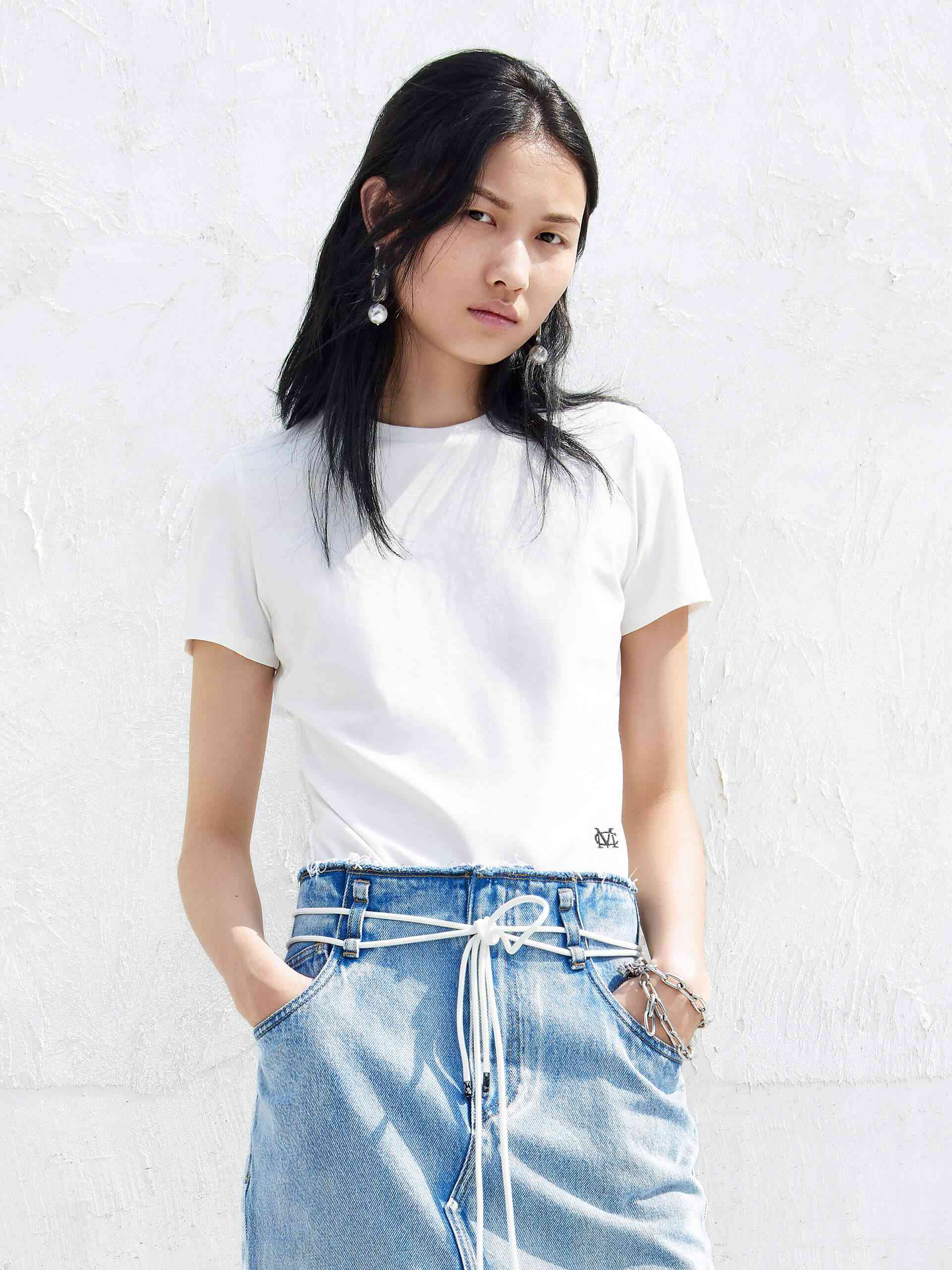 MO&Co. Women's Cotton Letter LOGO T-shirt Fitted Classic Round Neck