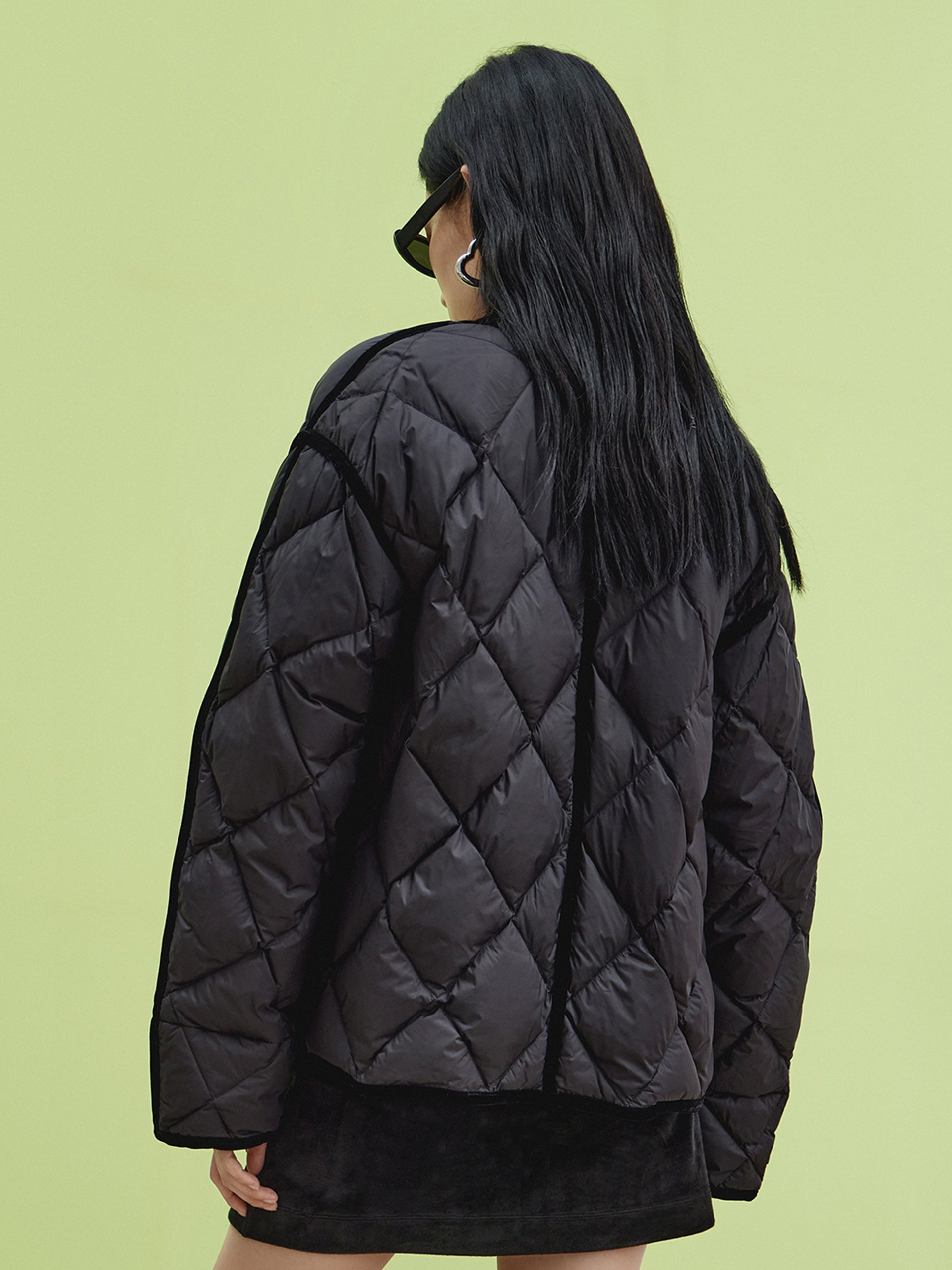 MO&Co. Women's Contrast Light Down Jacket Loose Casual Ladies Jacket