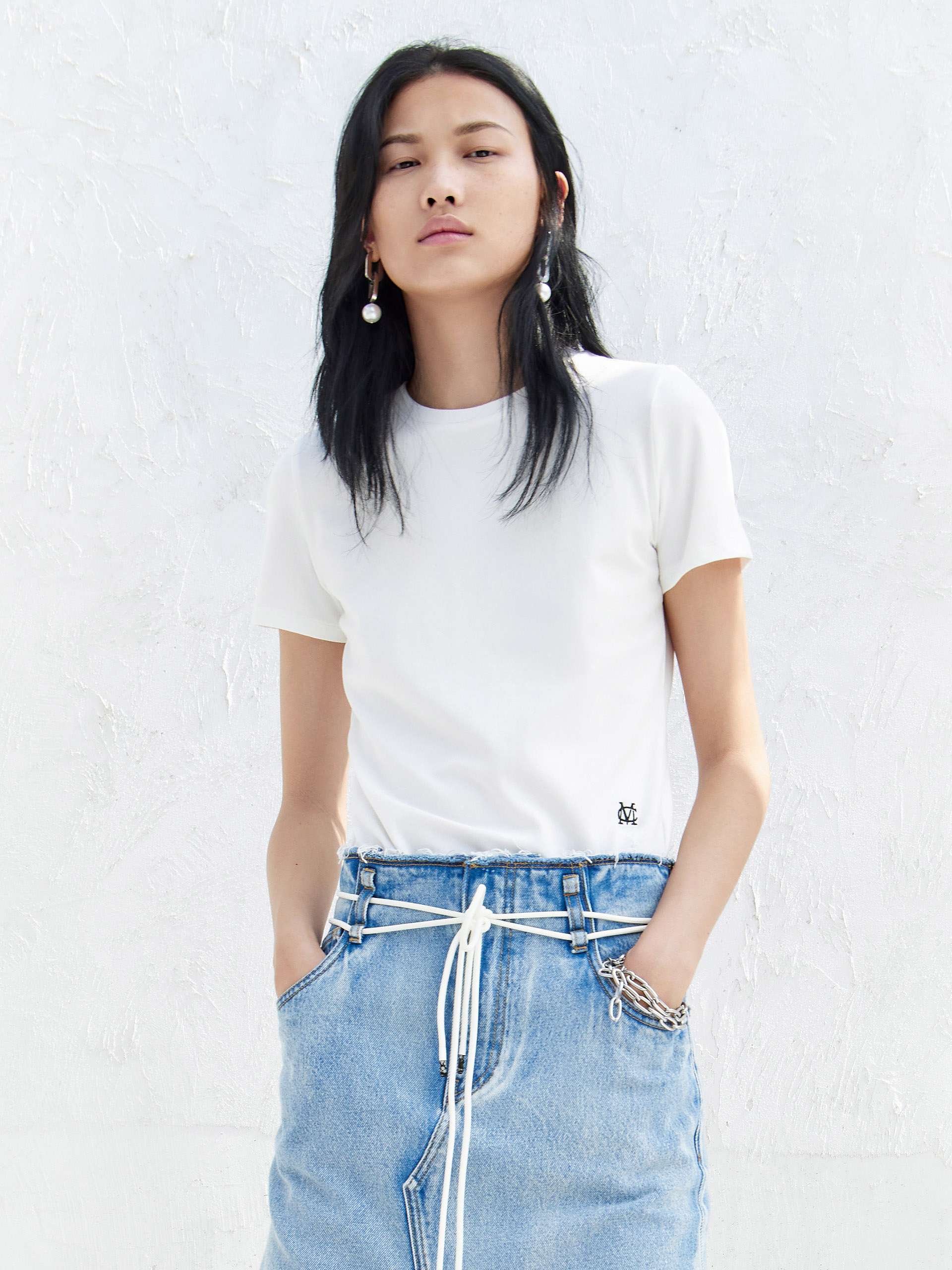 MO&Co. Women's Cotton Letter LOGO T-shirt Fitted Classic Round Neck