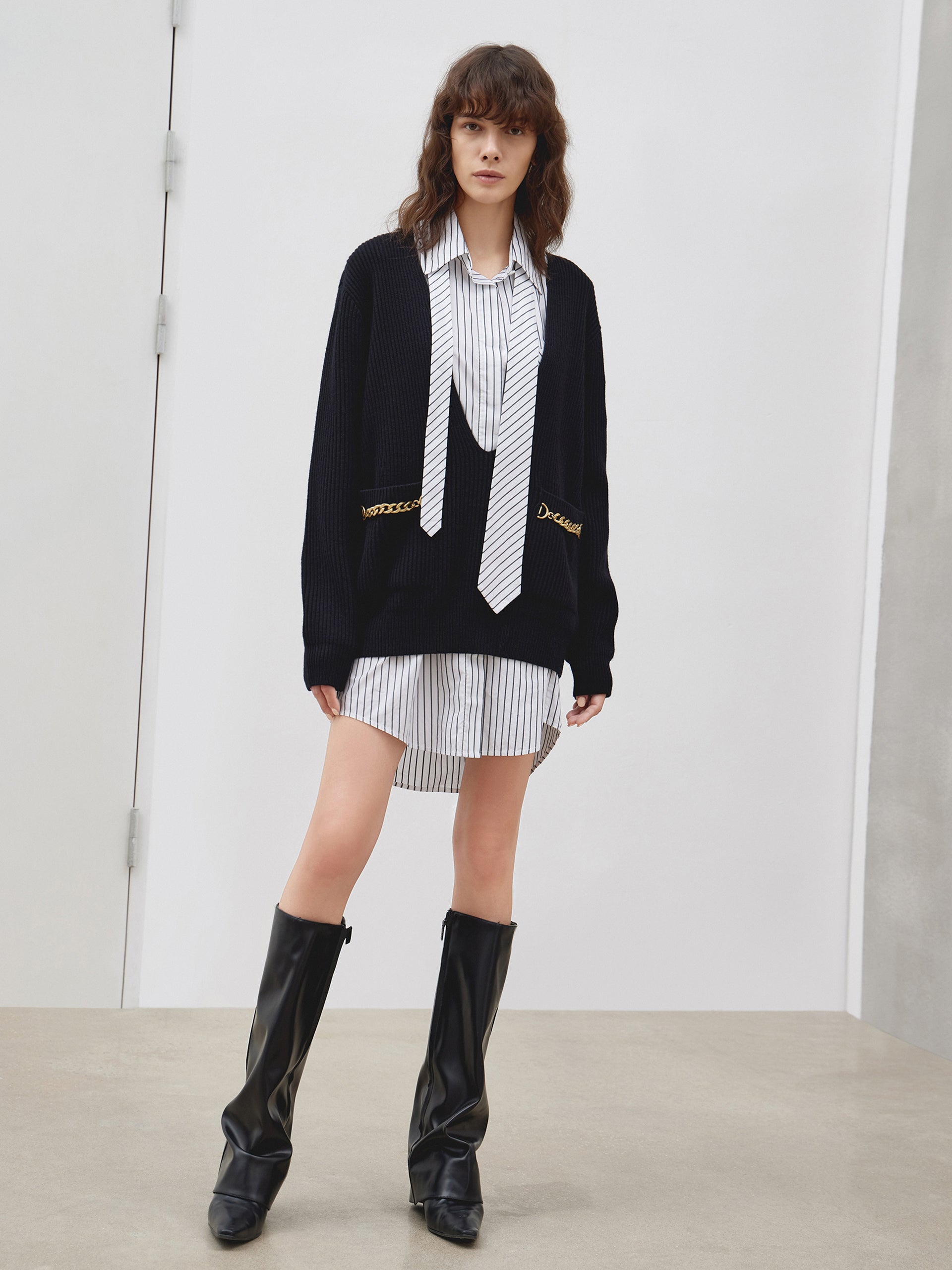 MO&Co. Women's Deep V-neck Sweater Loose Casual Fall Sweaters For Women