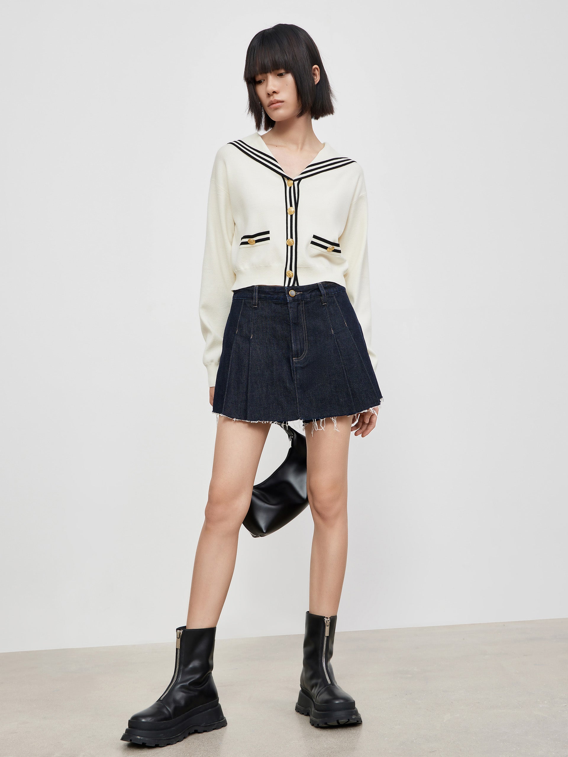 MO&Co. Women's Contrast Metal Button Knit Top Fitted Casual V Neck Beige Sweater