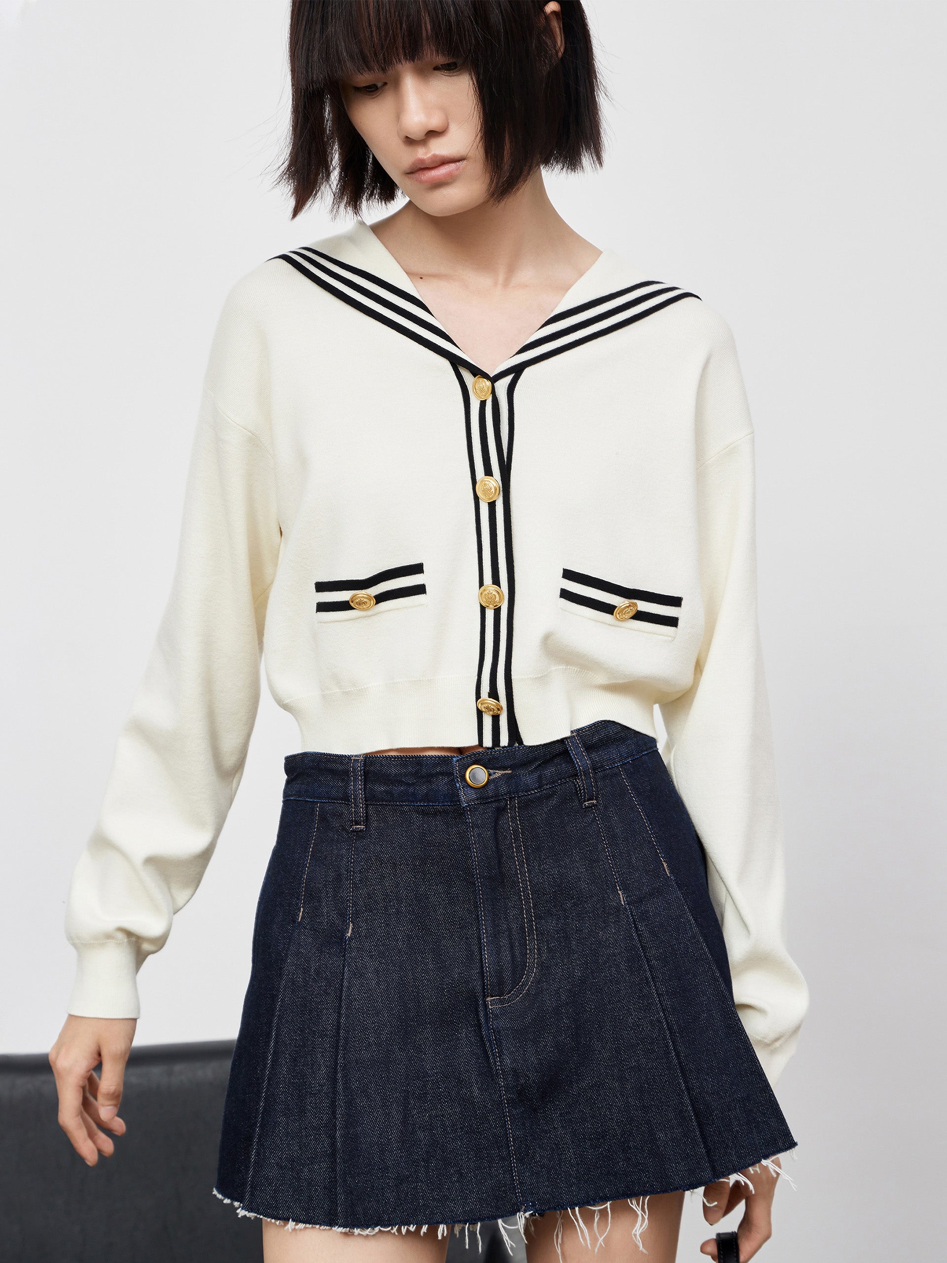 MO&Co. Women's Contrast Metal Button Knit Top Fitted Casual V Neck Beige Sweater