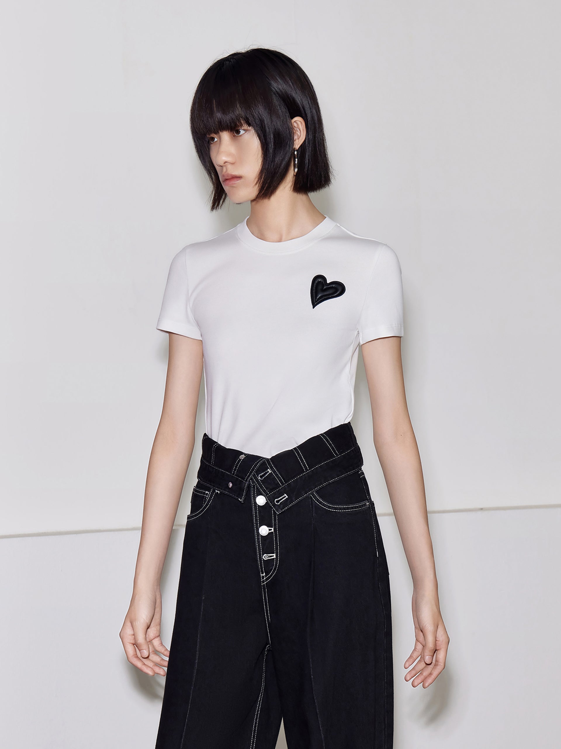 MO&Co. Women's Cotton Slim Fit T-shirt Fitted Chic Round Neck Black And White