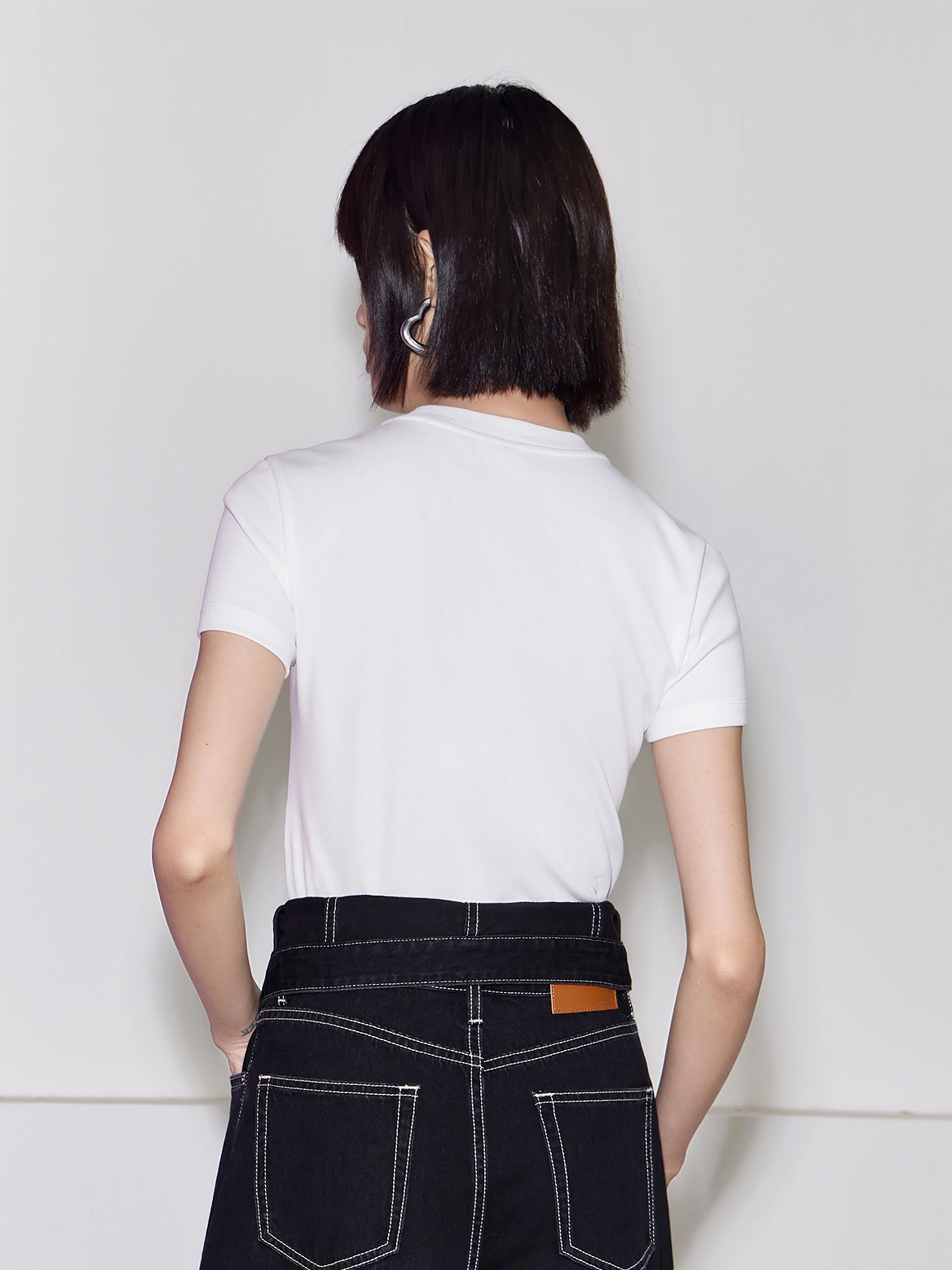 MO&Co. Women's Cotton Slim Fit T-shirt Fitted Chic Round Neck Black And White