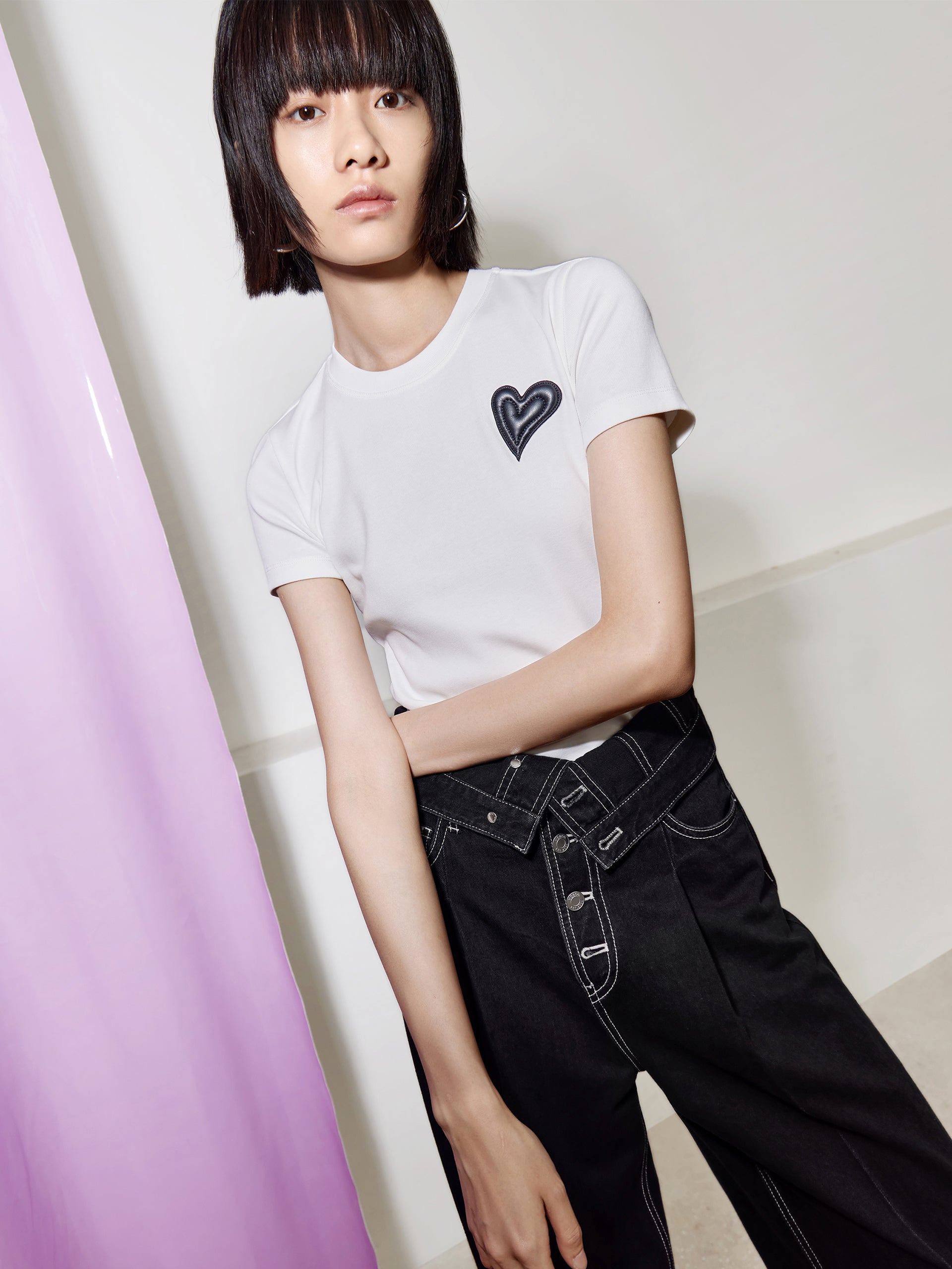 MO&Co. Women's Cotton Slim Fit T-shirt Fitted Chic Round Neck Black And White