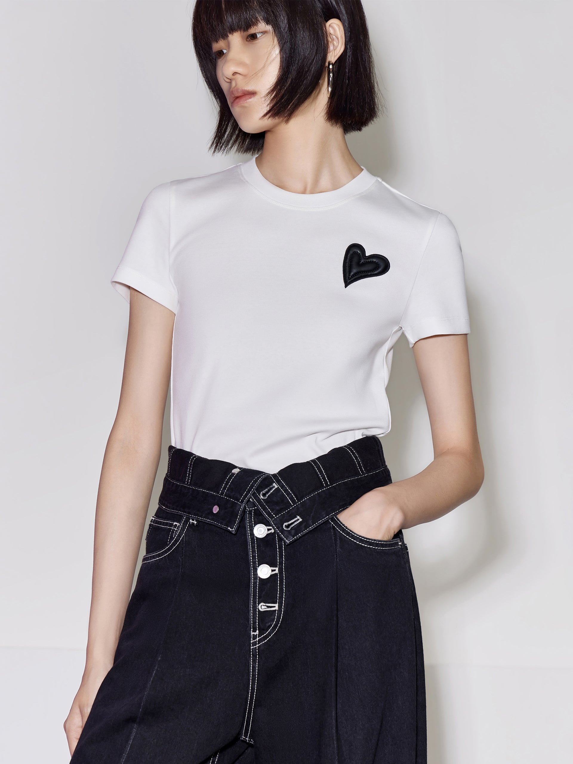 MO&Co. Women's Cotton Slim Fit T-shirt Fitted Chic Round Neck Black And White