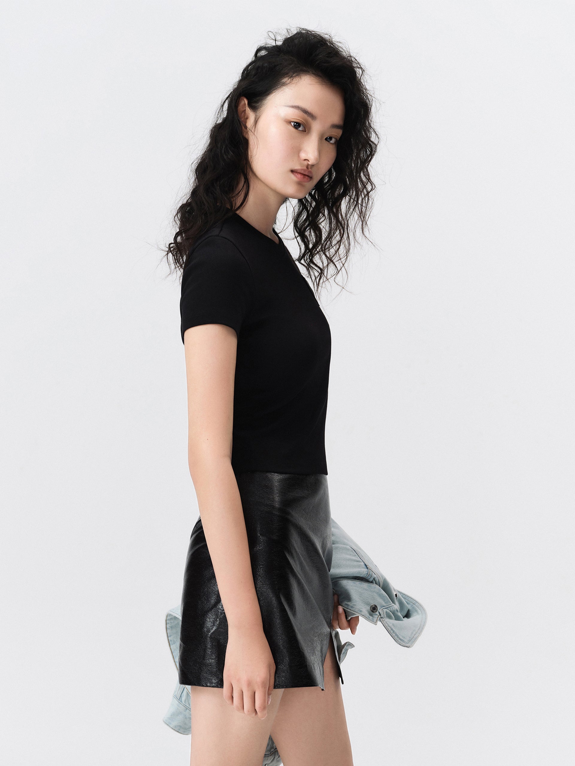 MO&Co. Women's Cotton Slim Fit T-shirt Fitted Chic Round Neck Black And White