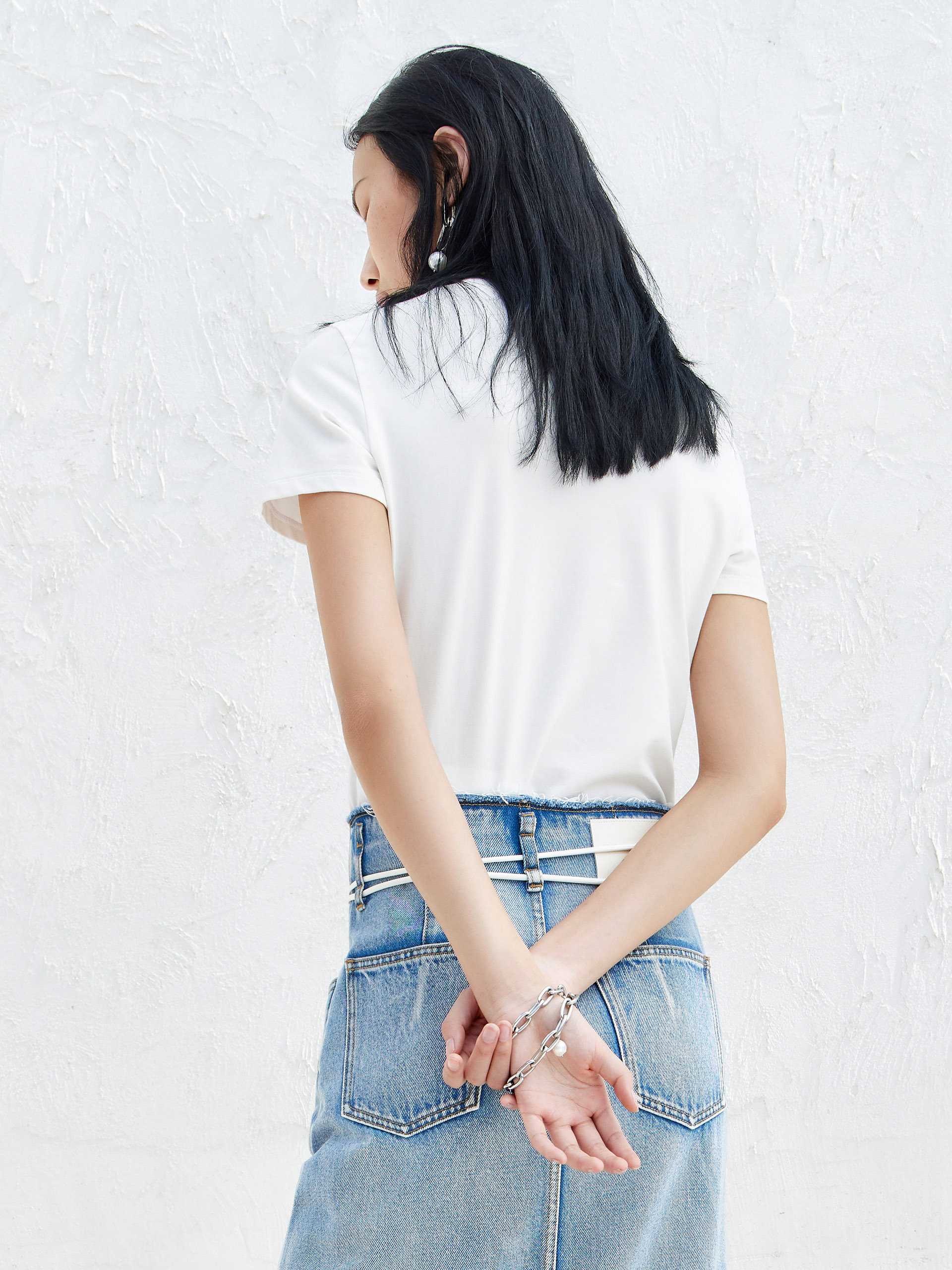 MO&Co. Women's Cotton Letter LOGO T-shirt Fitted Classic Round Neck