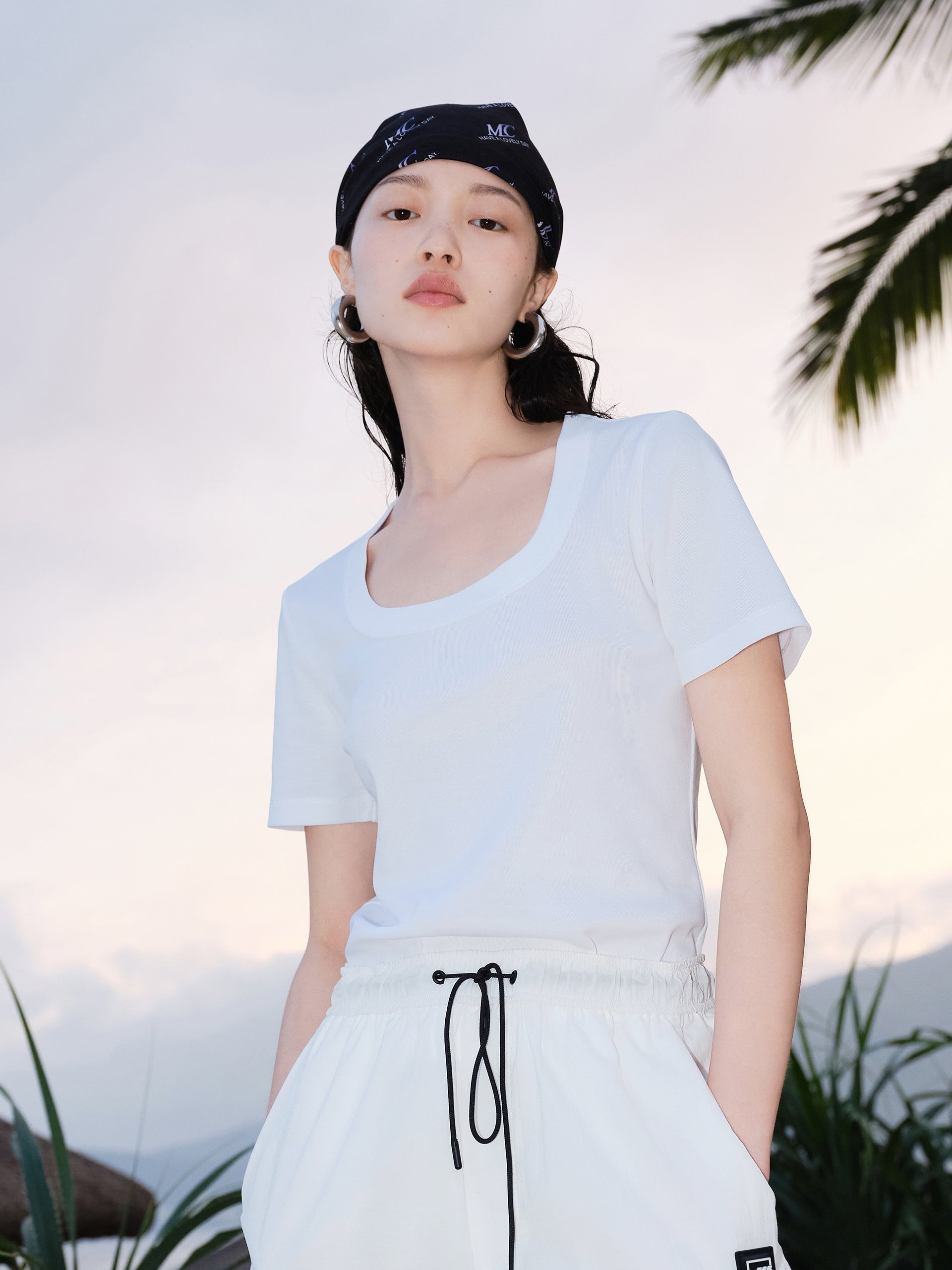 MO&Co. Women's Crewneck Elastic T-shirt Fitted Casual Square Neck