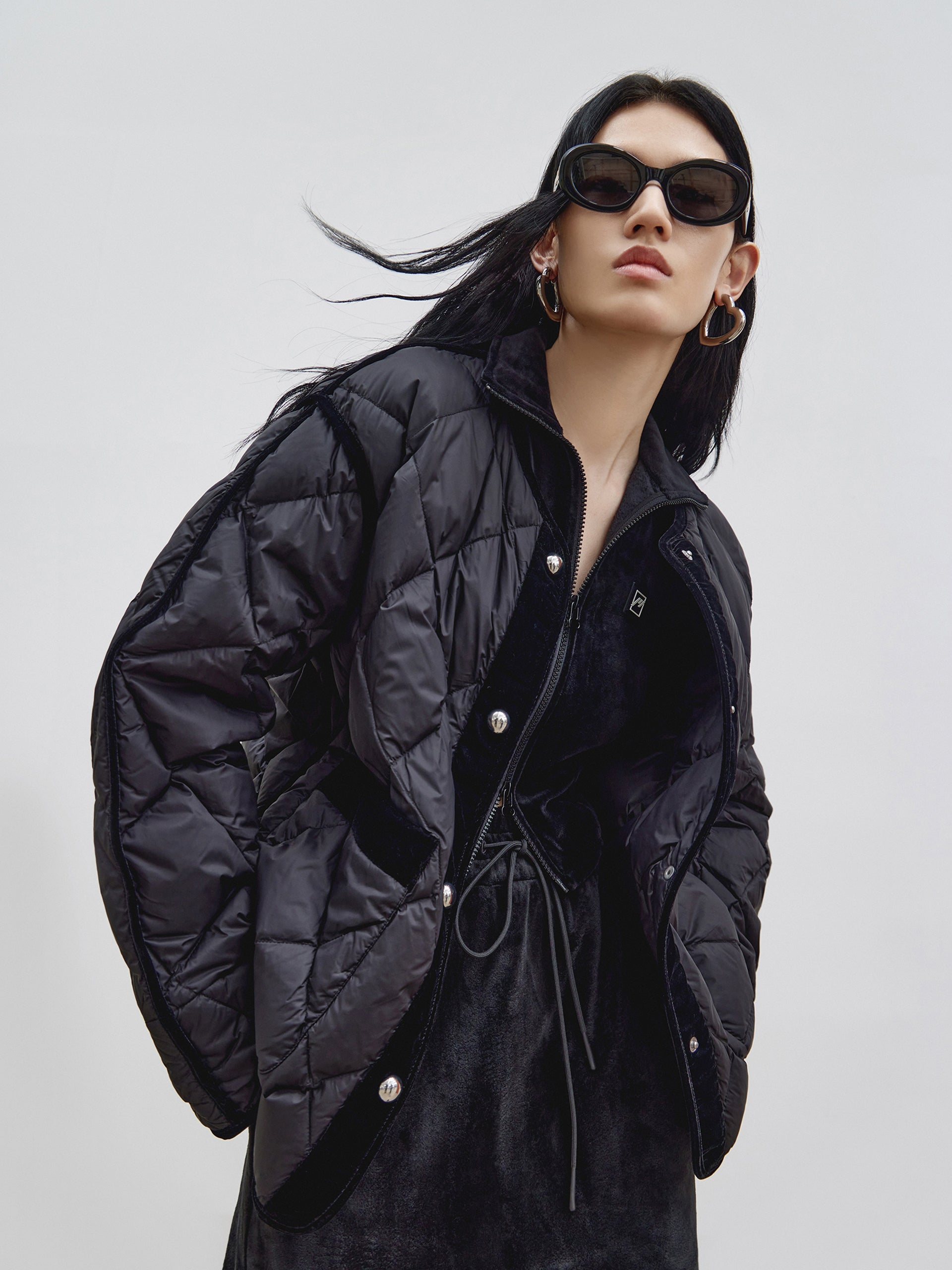 MO&Co. Women's Contrast Light Down Jacket Loose Casual Ladies Jacket