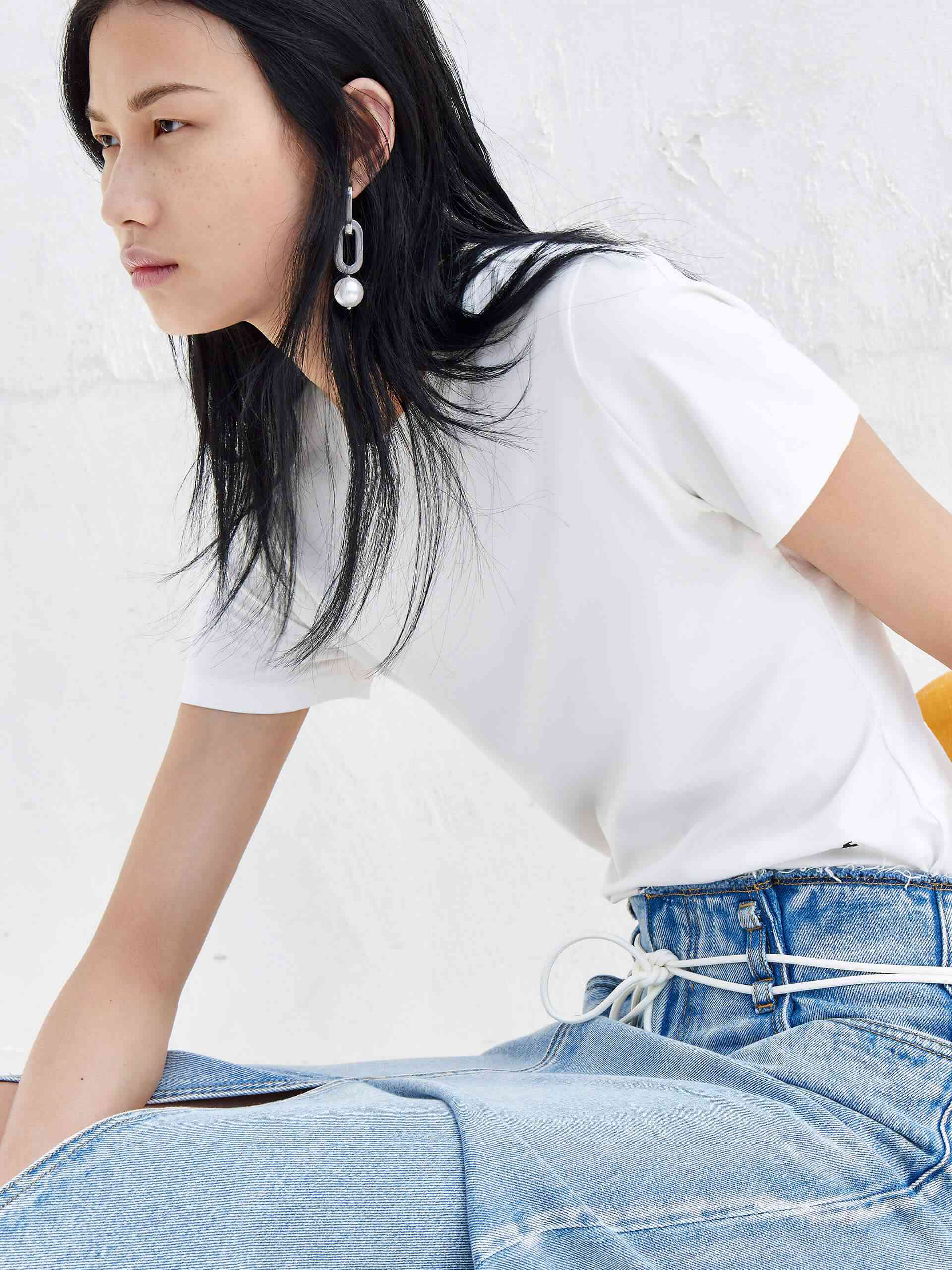 MO&Co. Women's Cotton Letter LOGO T-shirt Fitted Classic Round Neck