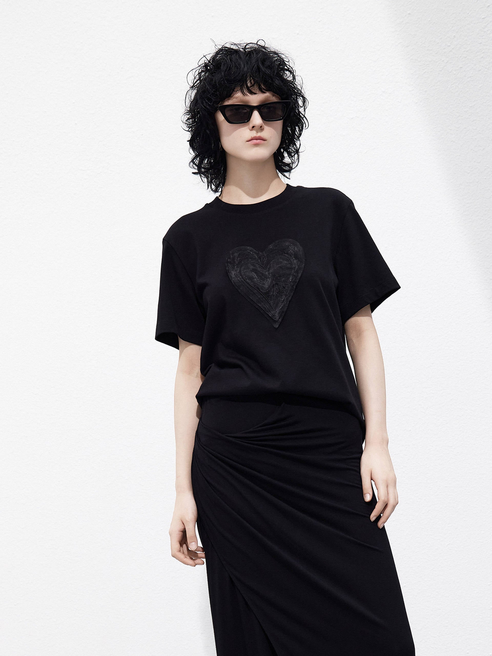 Heart Pattern Round Neck Black Cotton T-shirt