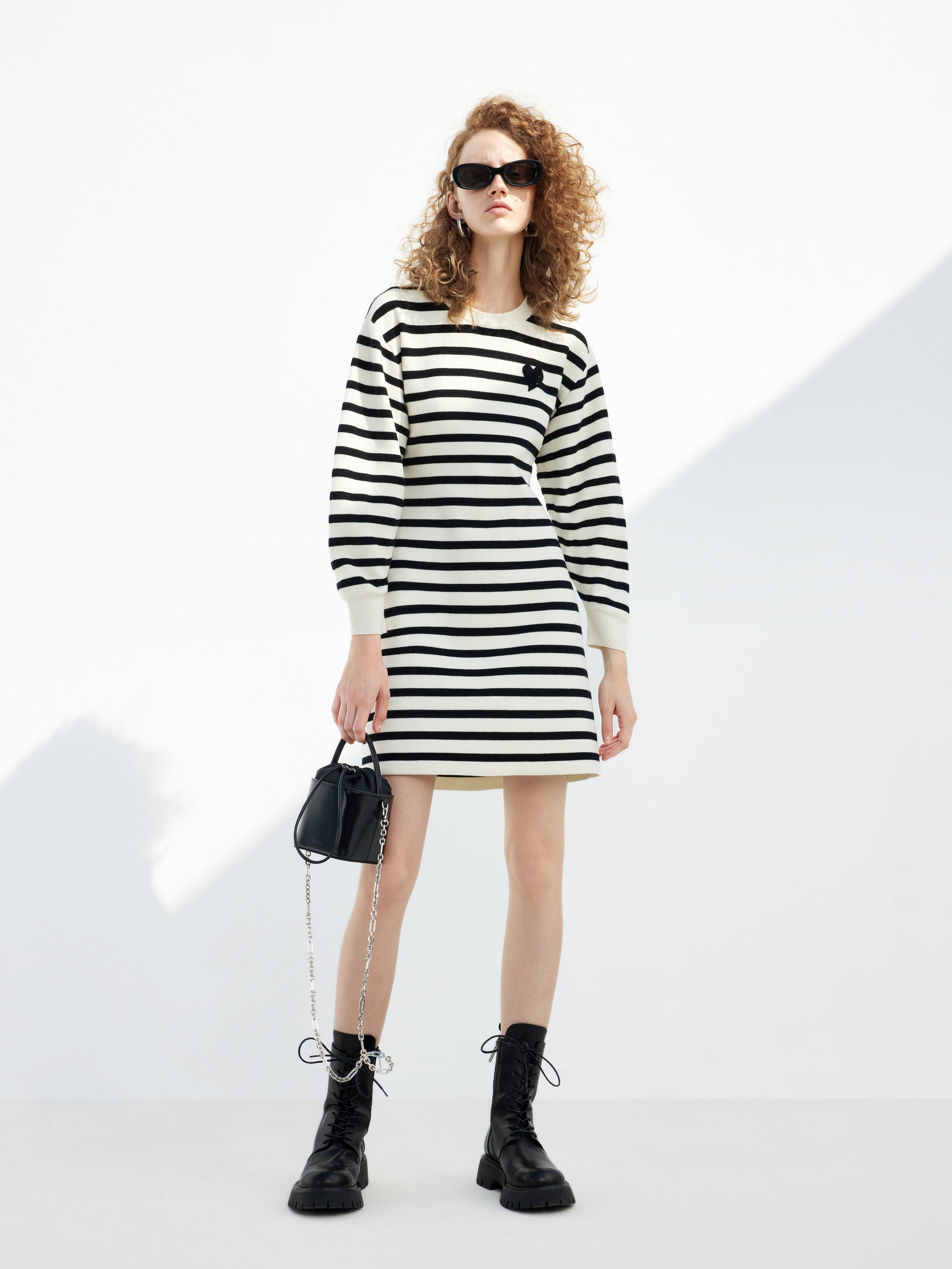 Striped Round Neck Cut-out Back Details Causal Mini Dress