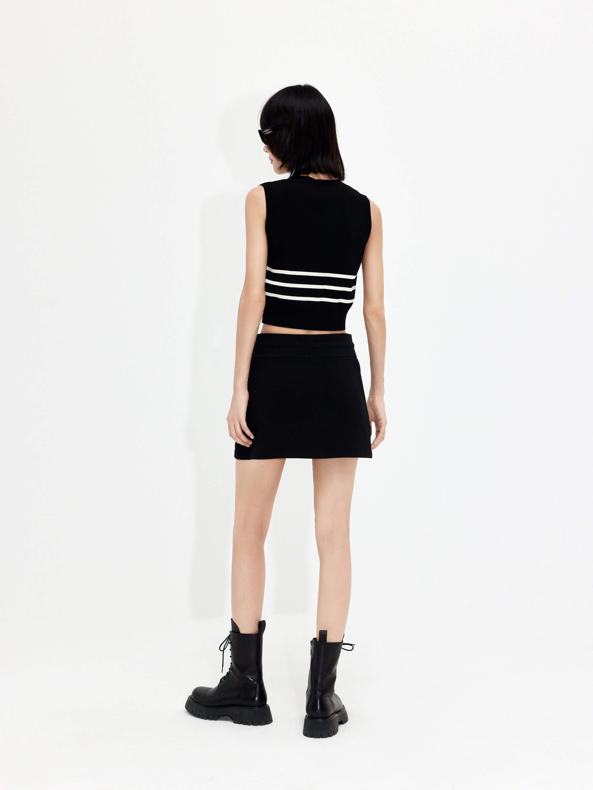 MO&Co. Women's Striped V-neck Knitted Cropped Vest for Summer in Black