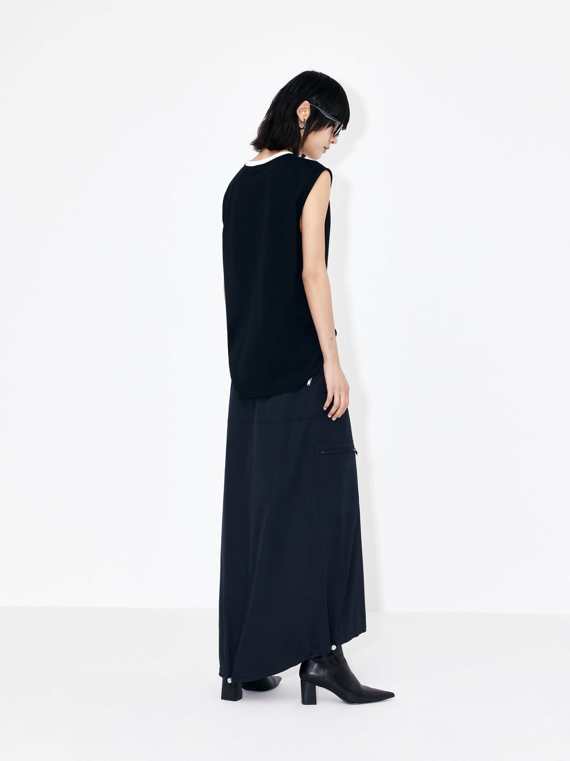 MO&Co. Women's Front Zipper Elastic Waist Y2K Cargo Gorpcore Maxi Skirt in Black