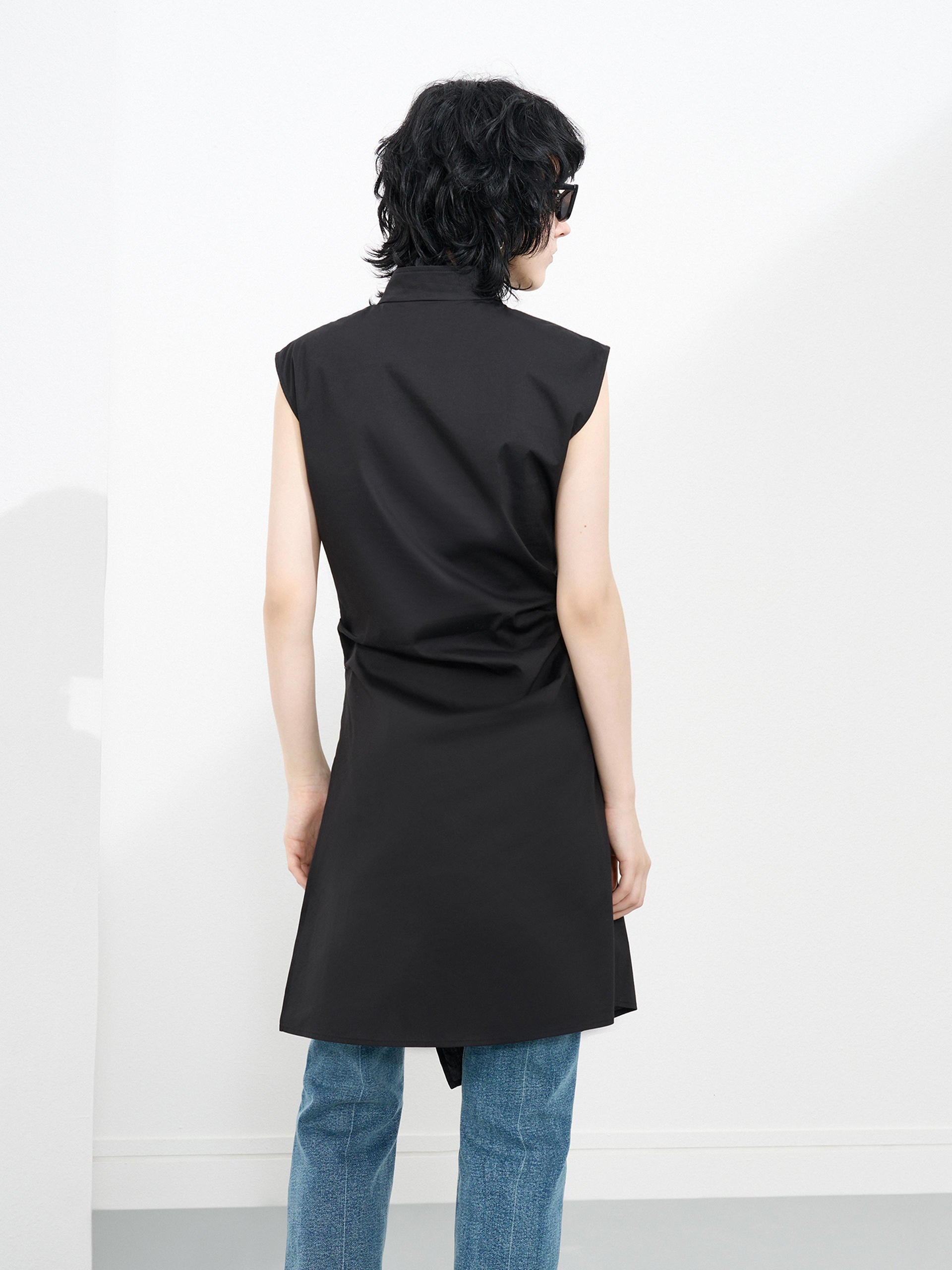 Women's Pleated Slit Oriental Style Sleeveless Top in Black