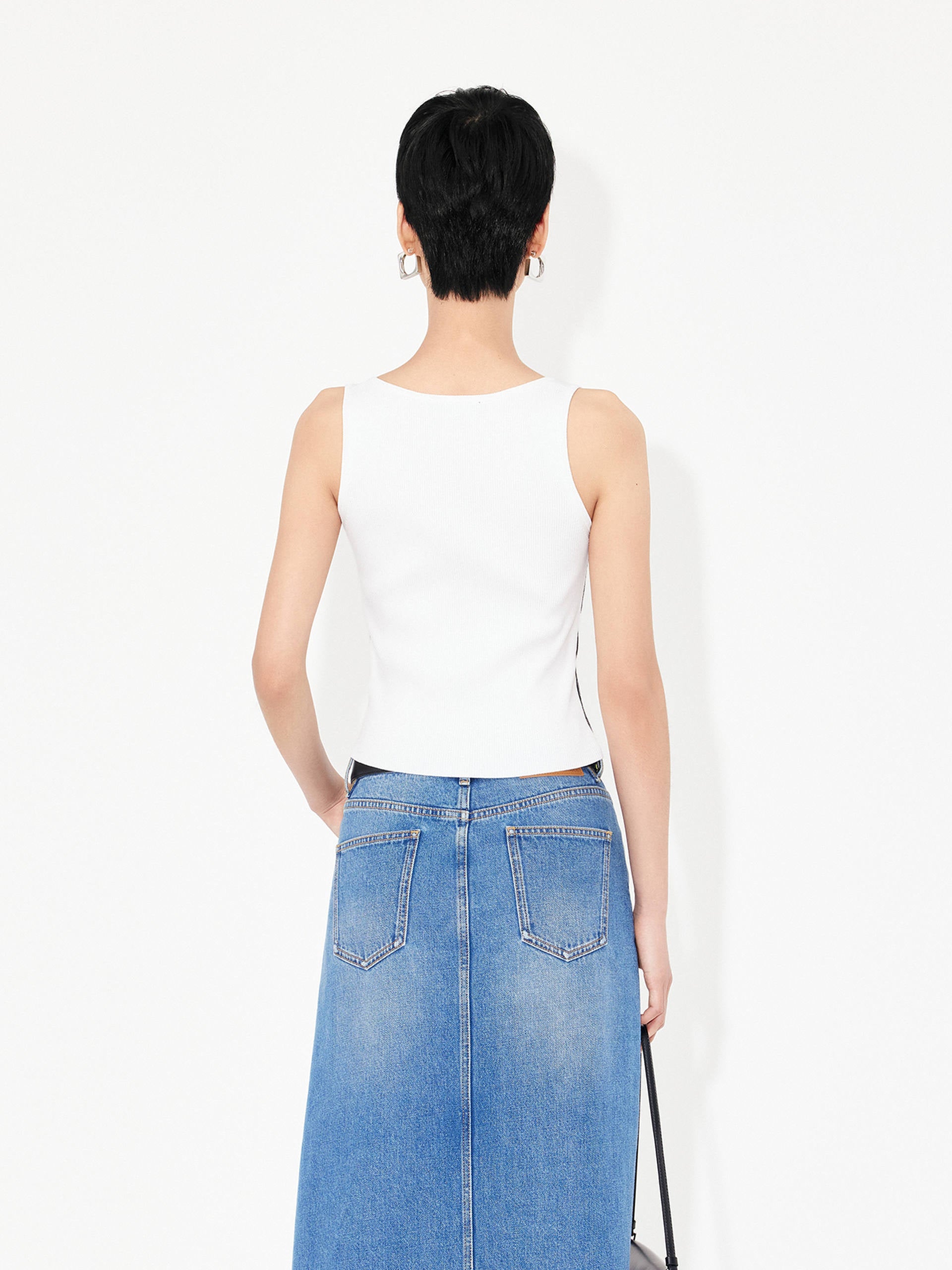 Women's Contrasting Trim Round Neck Tank Top in White