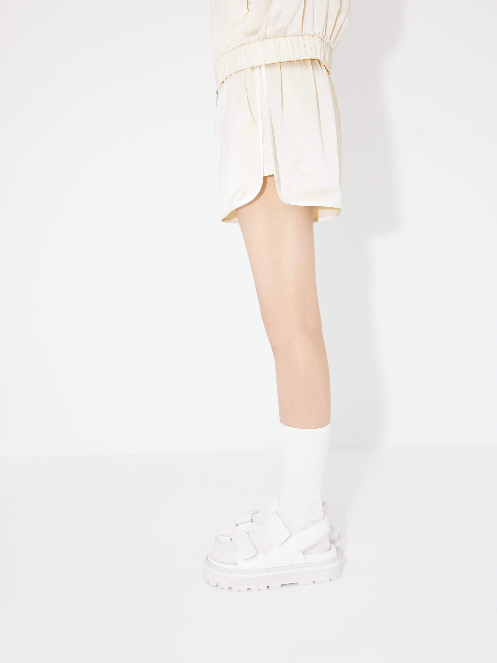 MO&Co. Women's Acetate Blend Contrast Track Shorts in Beige feature a stylish athleisure silhouette, contrasting trim design, an elasticized waistband, and slant pockets--all constructed from a soft, smooth, and comfy acetate blend fabric.