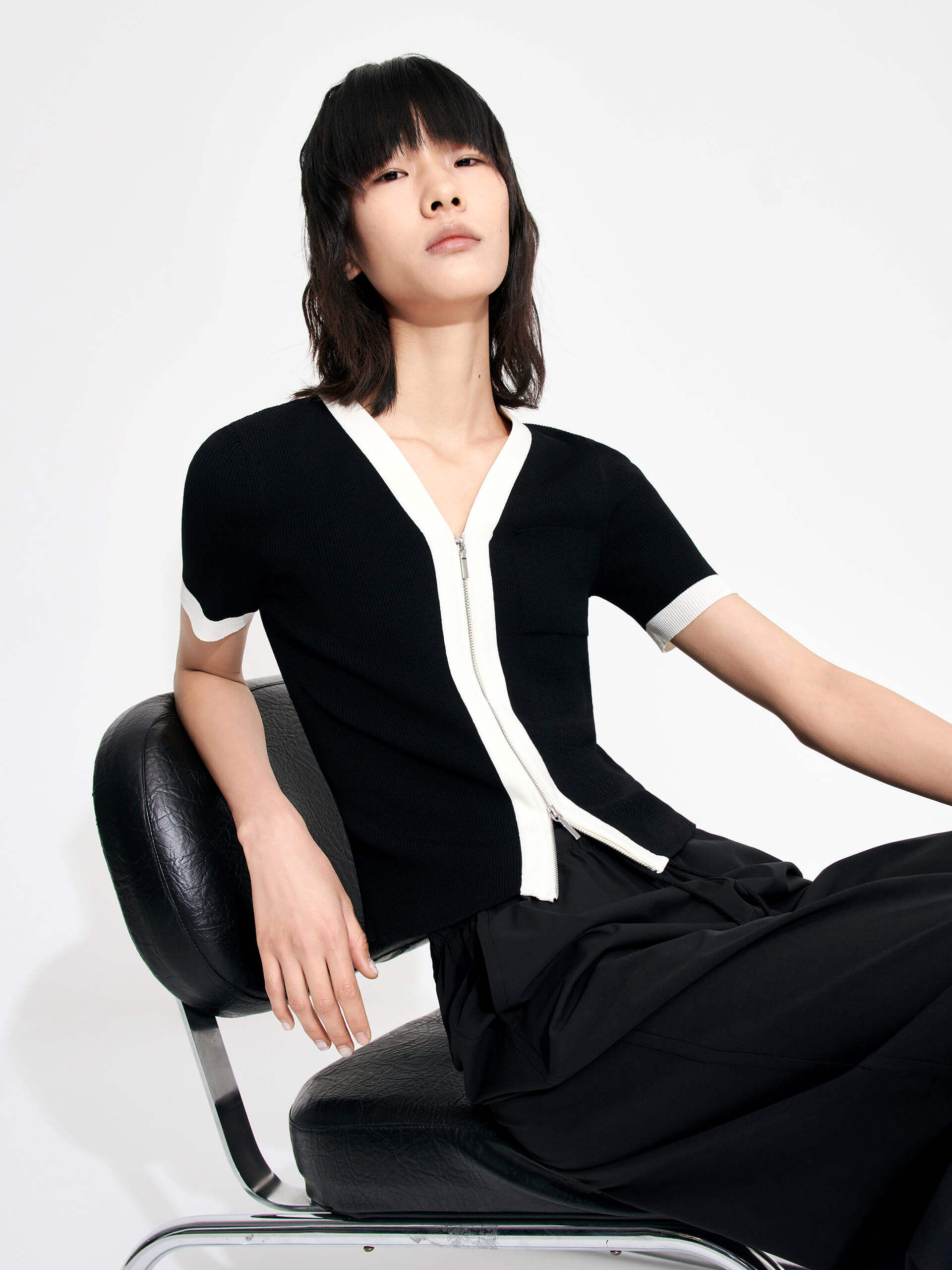 MO&Co. Women's Contrasting Trim Zipper Short Sleeves Cardigan for Summer Casual Day in Black