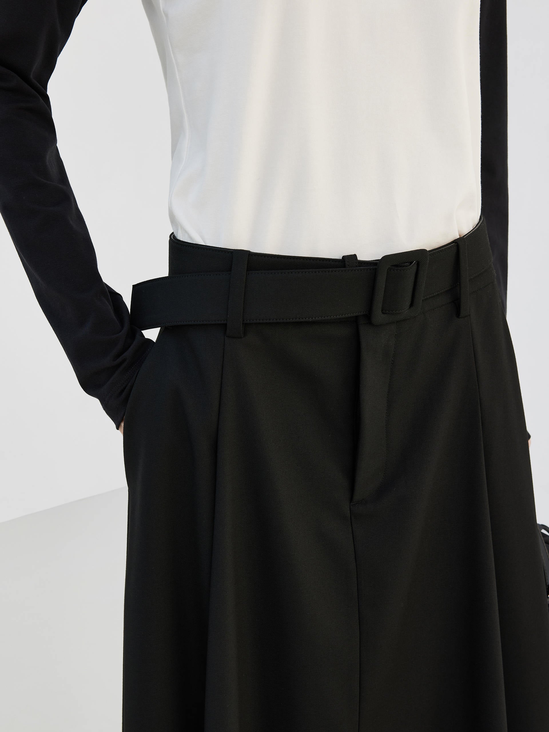 High Waist A Line Midi Skirt with belt in Black