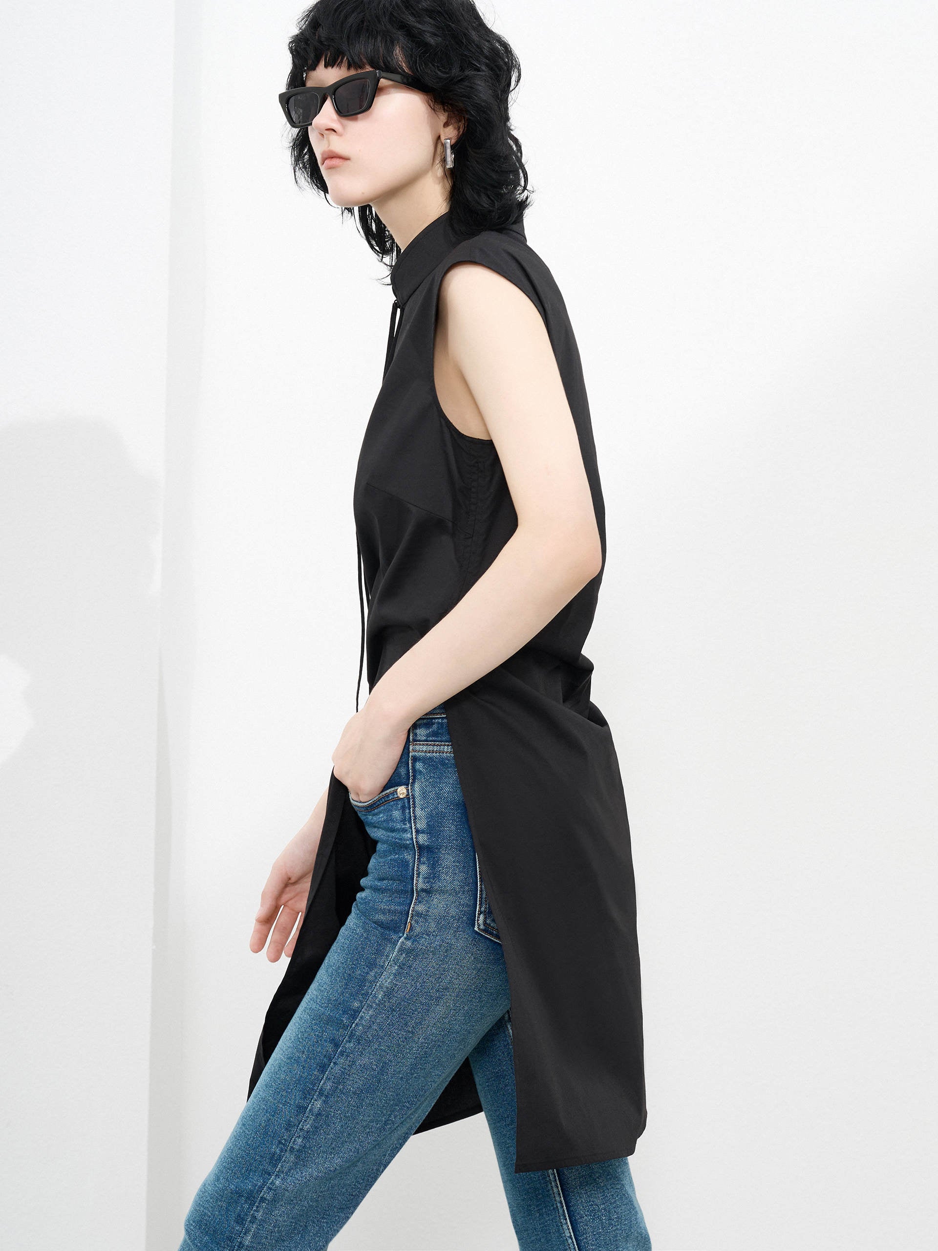 Women's Pleated Slit Oriental Style Sleeveless Top in Black