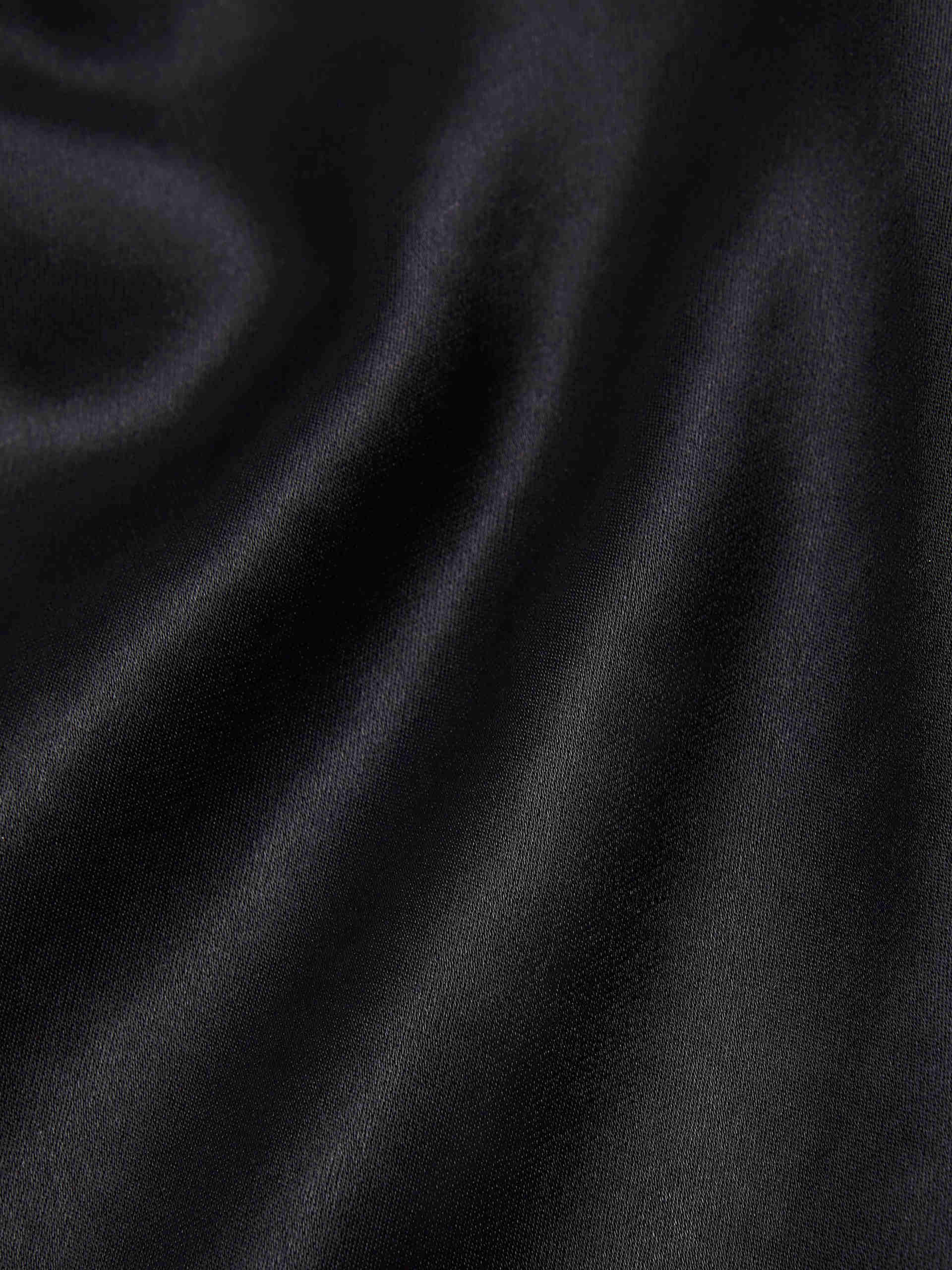 MO&Co. Women's Contrast Elastic Waist Pants in Black feature a straight leg, contrast trim design, and an elasticated waistband with side pockets. An acetate blend fabric ensures these pants are incredibly soft, smooth, and comfortable.