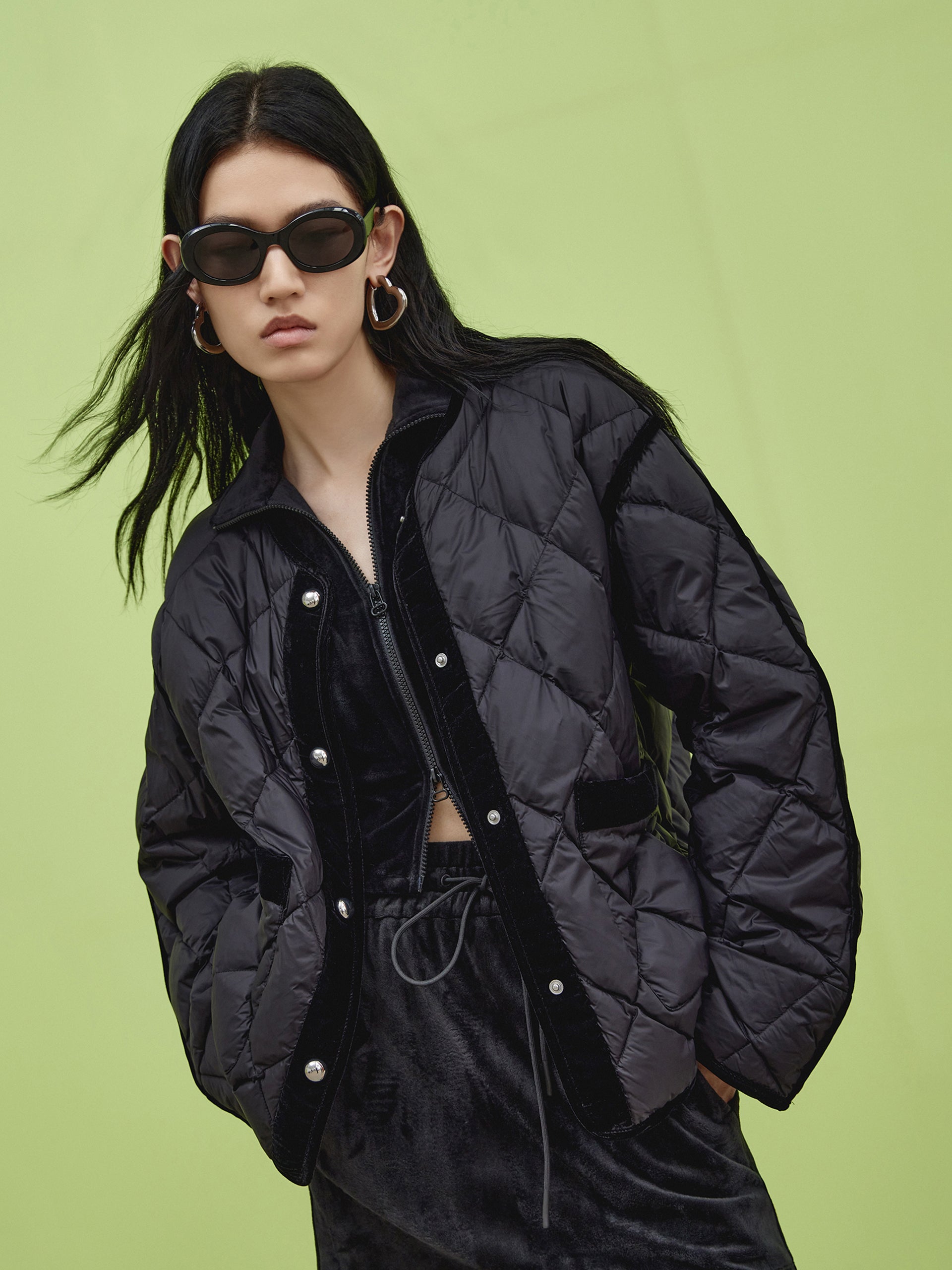 MO&Co. Women's Contrast Light Down Jacket Loose Casual Ladies Jacket