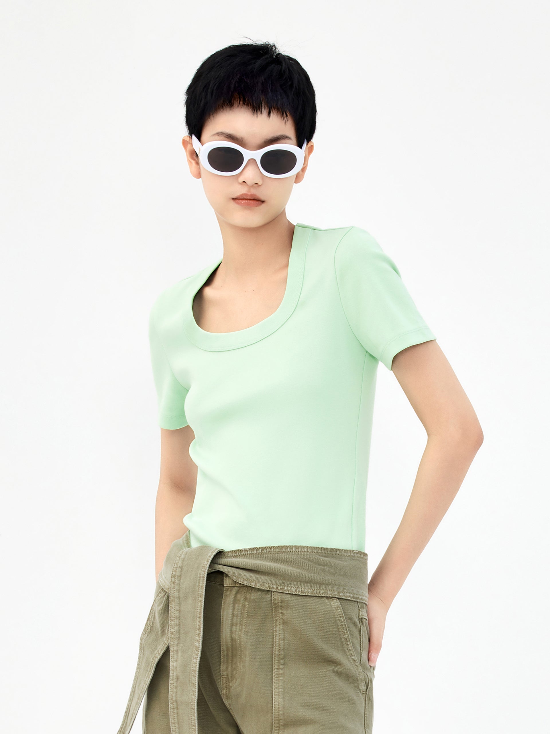 MO&Co. Women's Crewneck Elastic T-shirt Fitted Casual Square Neck