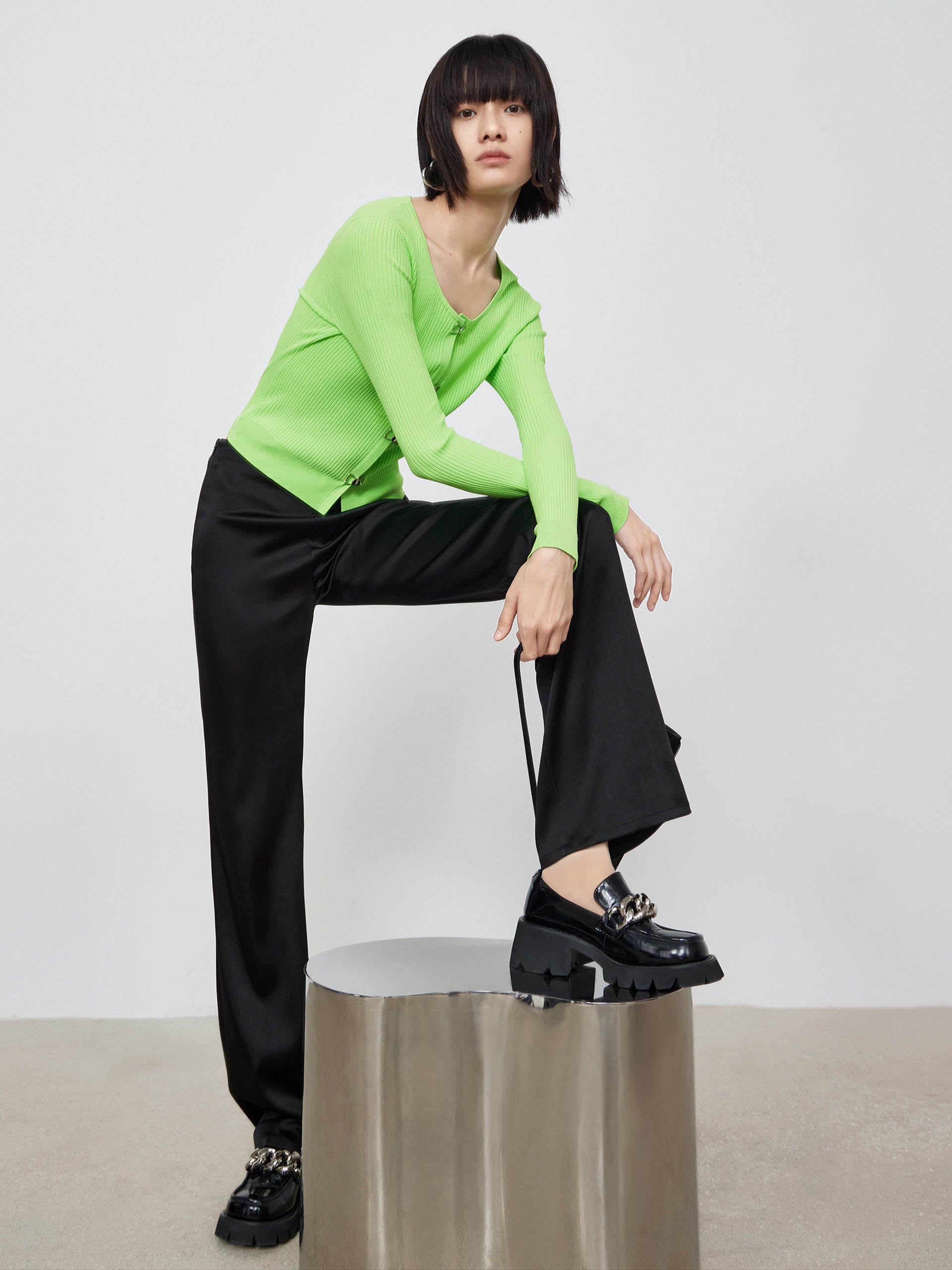 MO&Co. Women's Cropped Knit Top with Metal Buttons Fitted Casual casual top